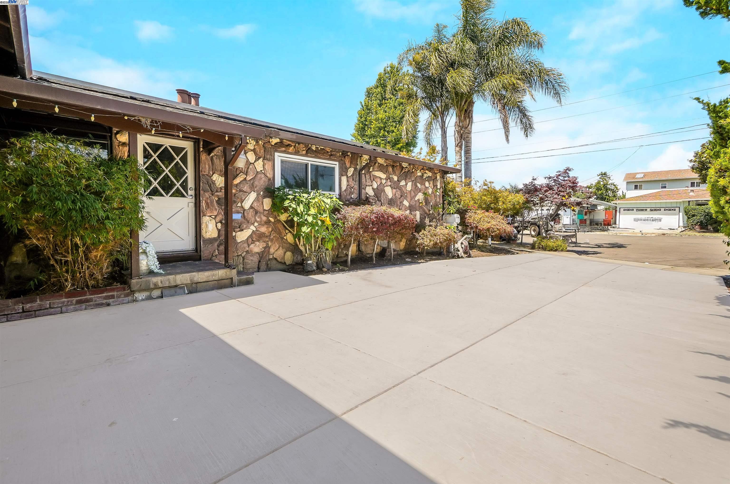 Detail Gallery Image 5 of 56 For 512 Teasdale Pl, Hayward,  CA 94544 - 6 Beds | 3 Baths