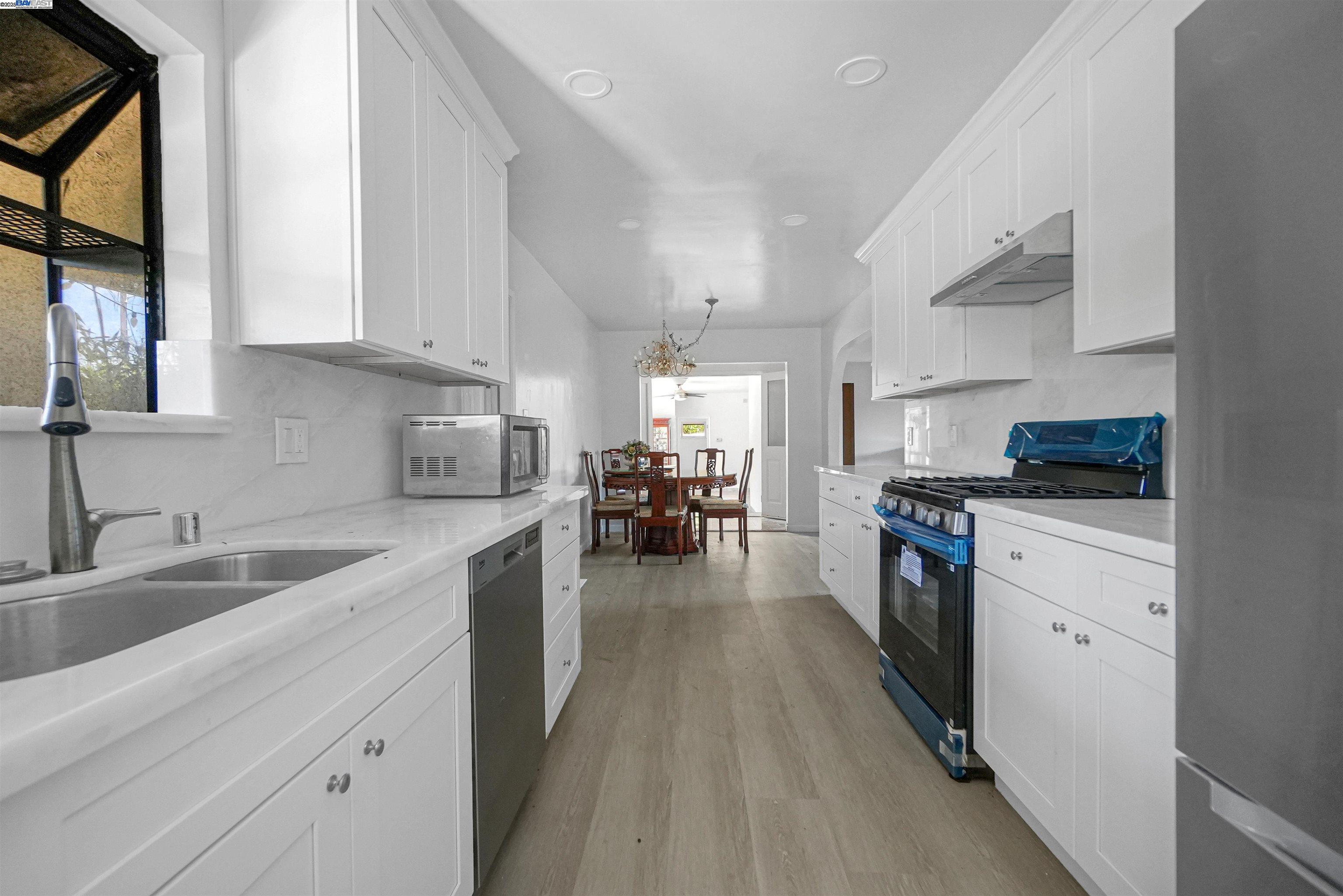 Detail Gallery Image 9 of 56 For 512 Teasdale Pl, Hayward,  CA 94544 - 6 Beds | 3 Baths