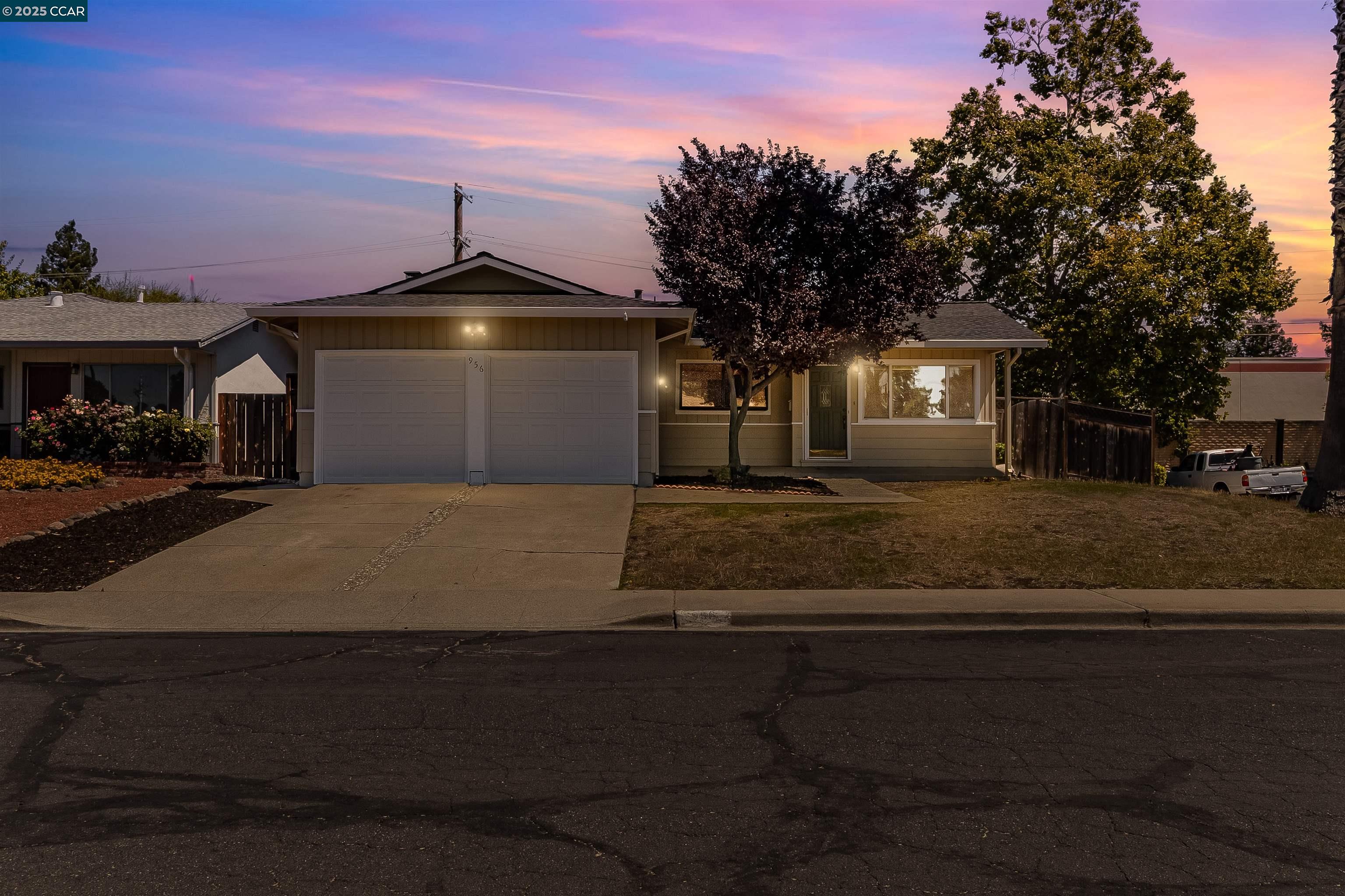 Detail Gallery Image 1 of 1 For 956 Chalet Dr, Concord,  CA 94518 - 3 Beds | 2 Baths