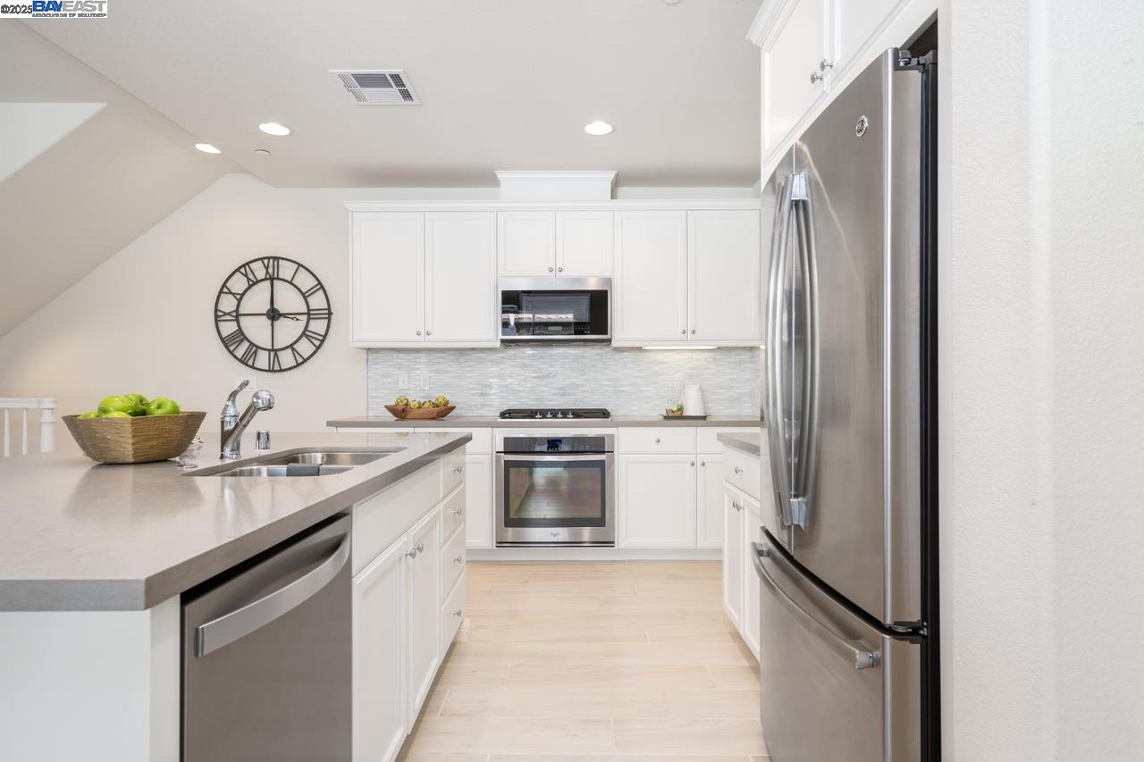 Detail Gallery Image 7 of 24 For 3021 Blackberry Ave, San Ramon,  CA 94582 - 4 Beds | 4 Baths