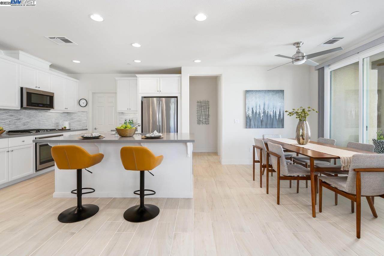Detail Gallery Image 9 of 24 For 3021 Blackberry Ave, San Ramon,  CA 94582 - 4 Beds | 4 Baths