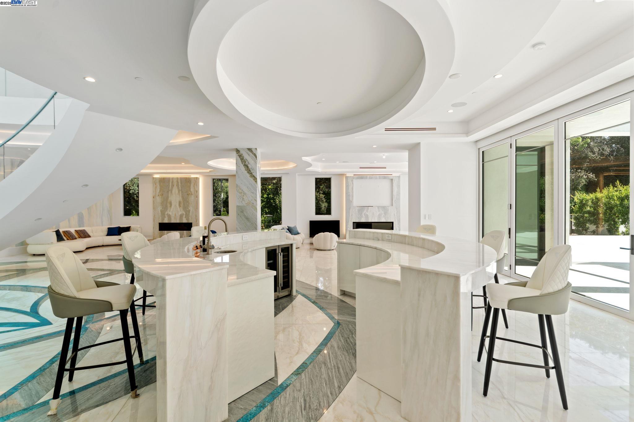 Detail Gallery Image 11 of 60 For 701 N Camden Dr, Beverly Hills,  CA 90210 - 6 Beds | 6/3 Baths