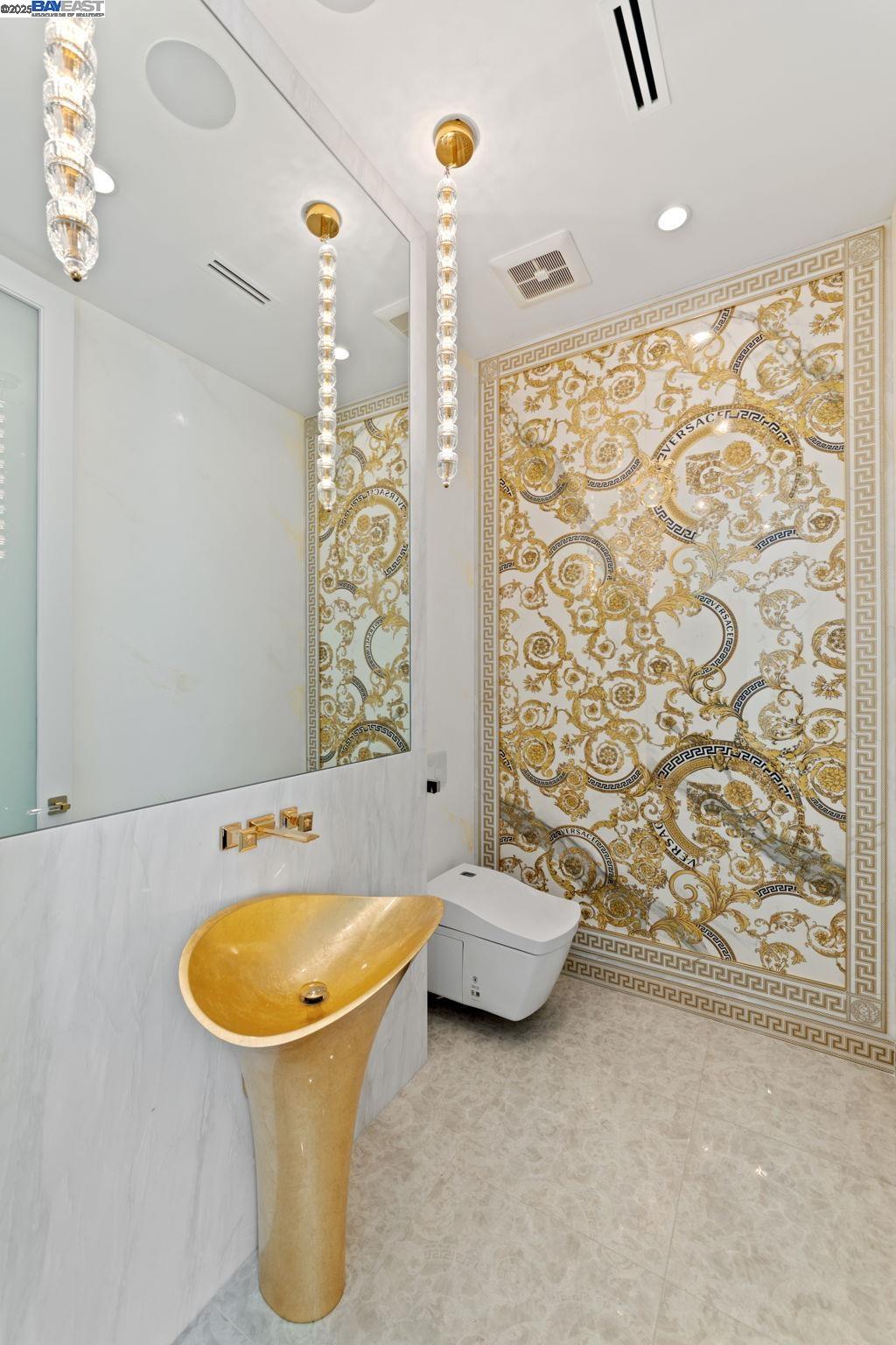 Detail Gallery Image 13 of 60 For 701 N Camden Dr, Beverly Hills,  CA 90210 - 6 Beds | 6/3 Baths