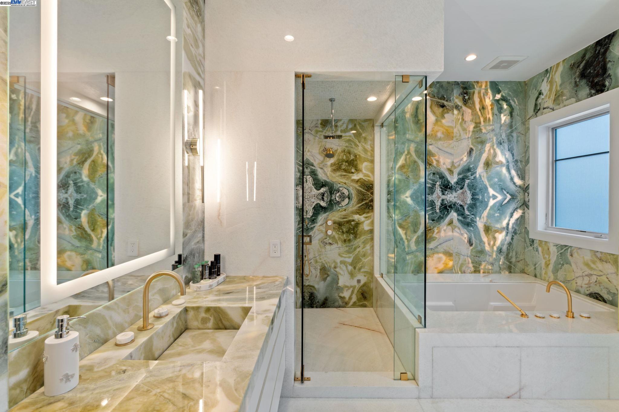 Detail Gallery Image 16 of 60 For 701 N Camden Dr, Beverly Hills,  CA 90210 - 6 Beds | 6/3 Baths