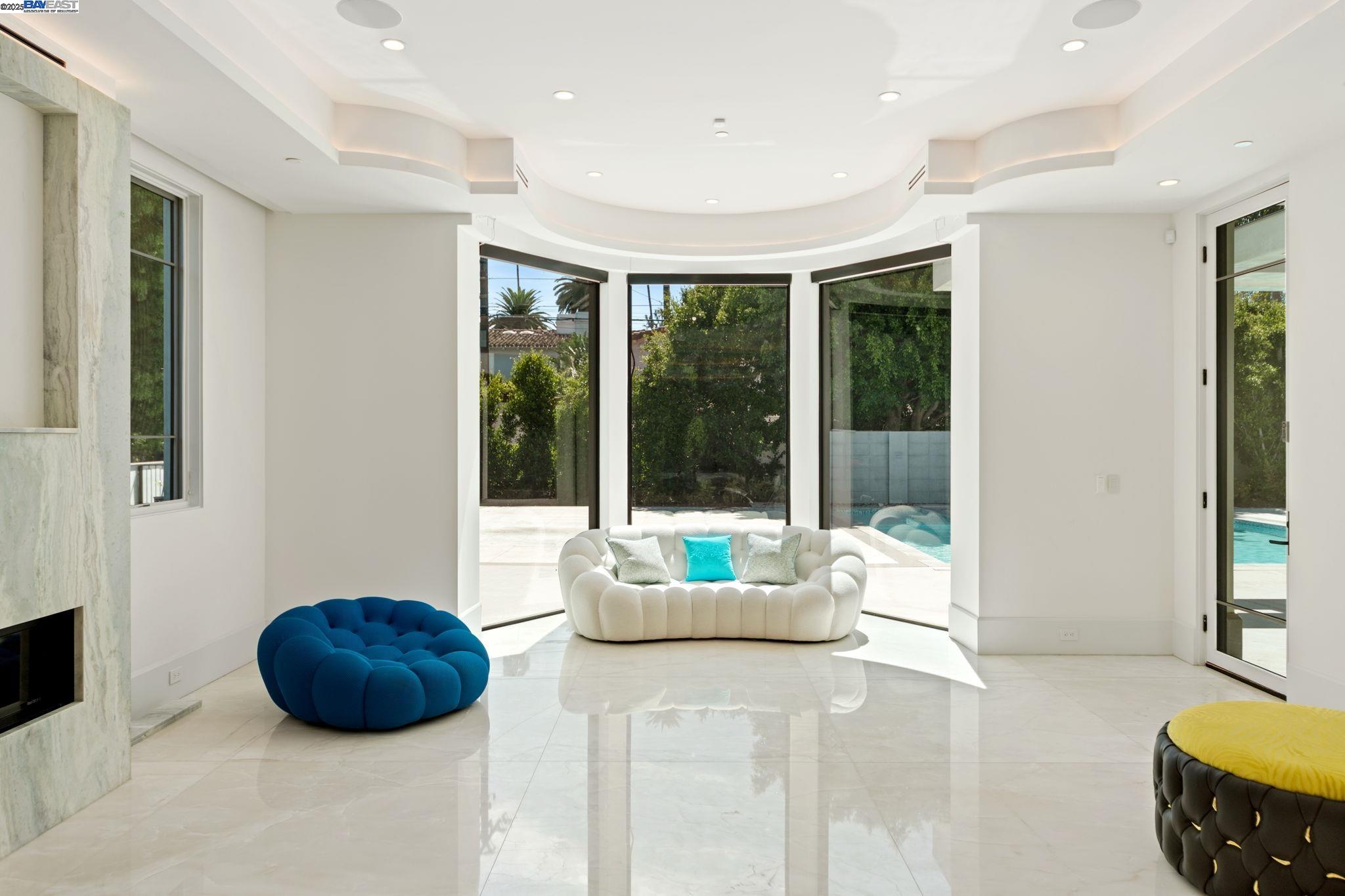 Detail Gallery Image 18 of 60 For 701 N Camden Dr, Beverly Hills,  CA 90210 - 6 Beds | 6/3 Baths