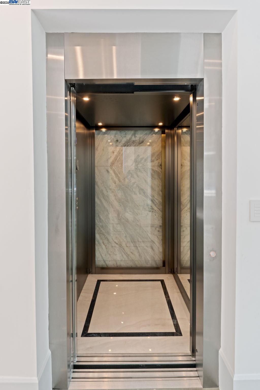 Detail Gallery Image 19 of 60 For 701 N Camden Dr, Beverly Hills,  CA 90210 - 6 Beds | 6/3 Baths