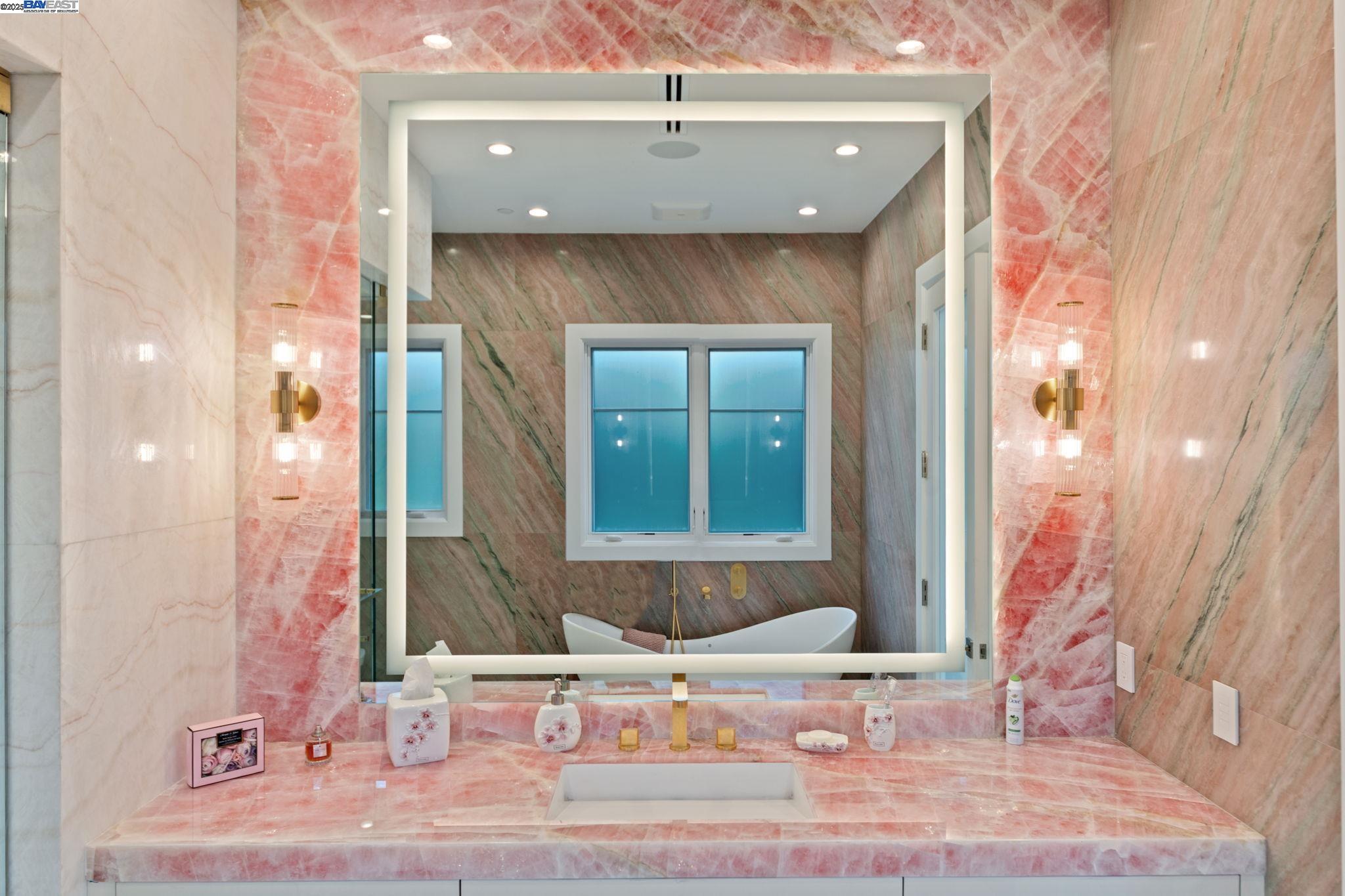 Detail Gallery Image 20 of 60 For 701 N Camden Dr, Beverly Hills,  CA 90210 - 6 Beds | 6/3 Baths