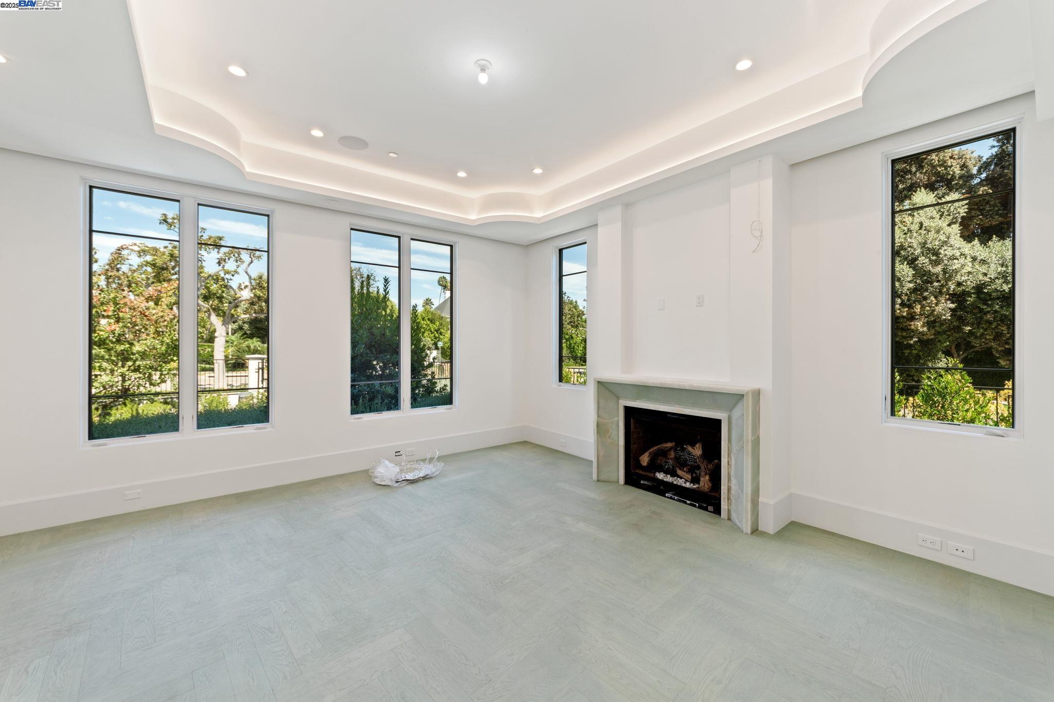 Detail Gallery Image 21 of 60 For 701 N Camden Dr, Beverly Hills,  CA 90210 - 6 Beds | 6/3 Baths