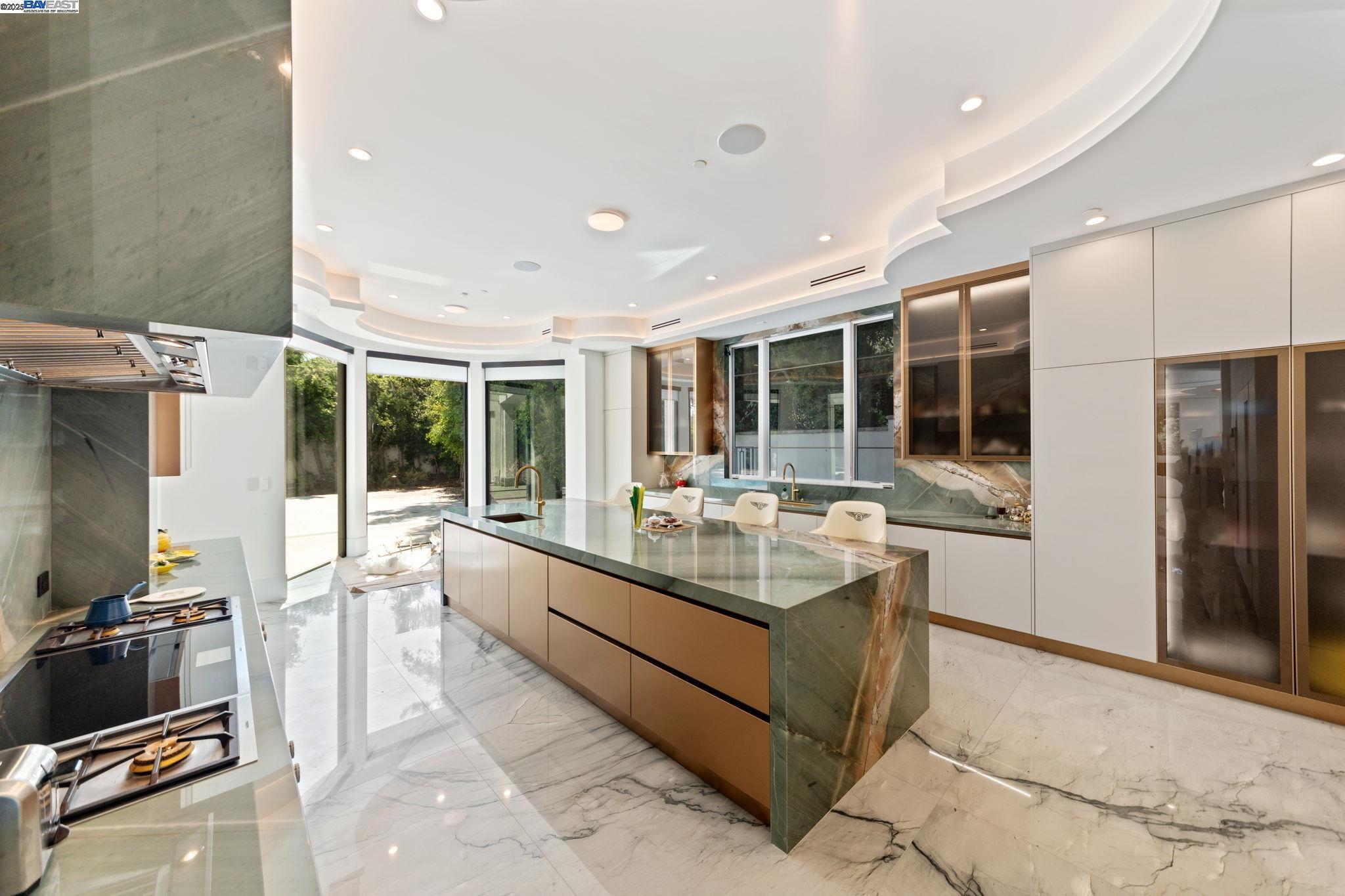 Detail Gallery Image 22 of 60 For 701 N Camden Dr, Beverly Hills,  CA 90210 - 6 Beds | 6/3 Baths