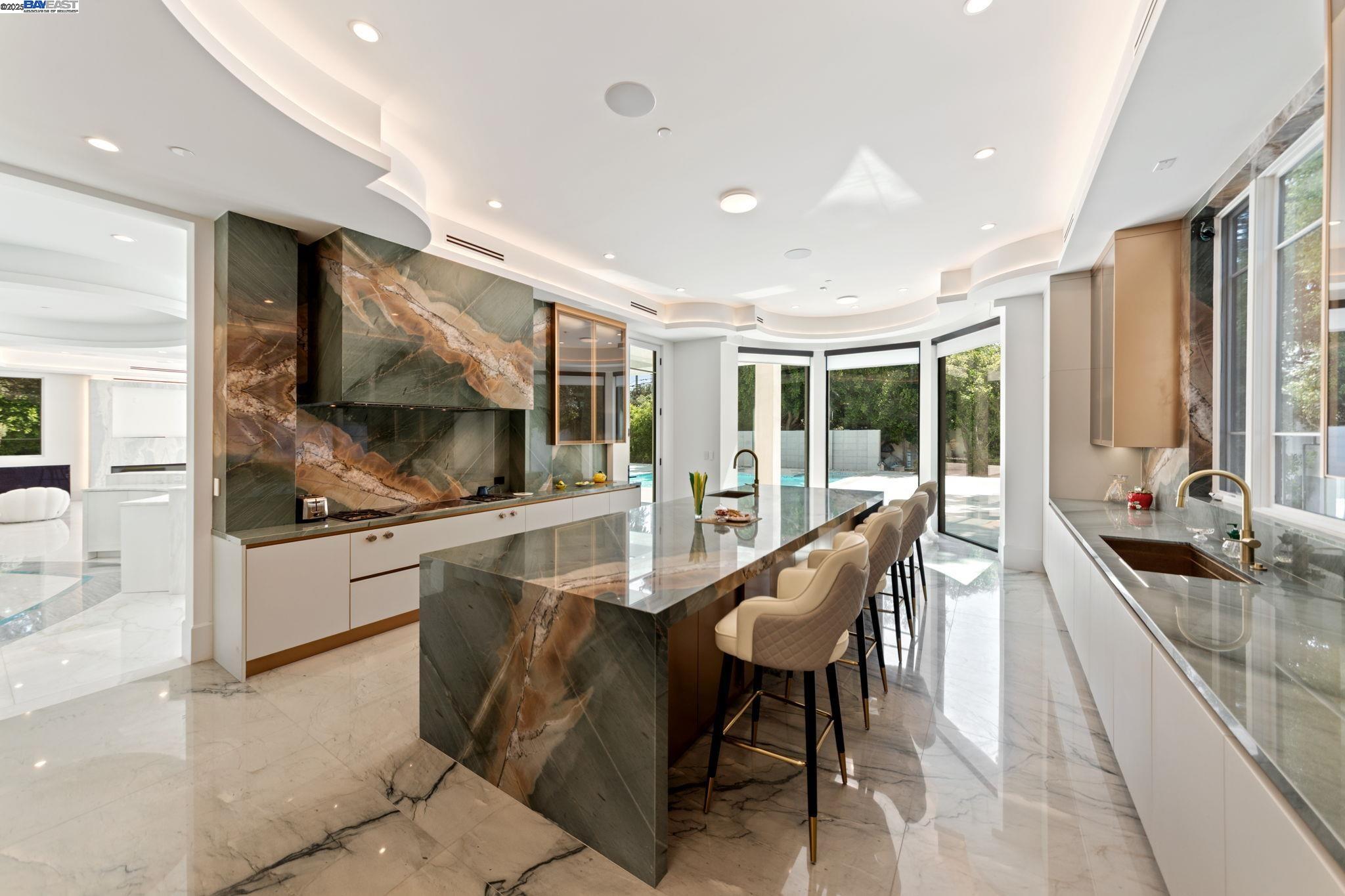 Detail Gallery Image 24 of 60 For 701 N Camden Dr, Beverly Hills,  CA 90210 - 6 Beds | 6/3 Baths