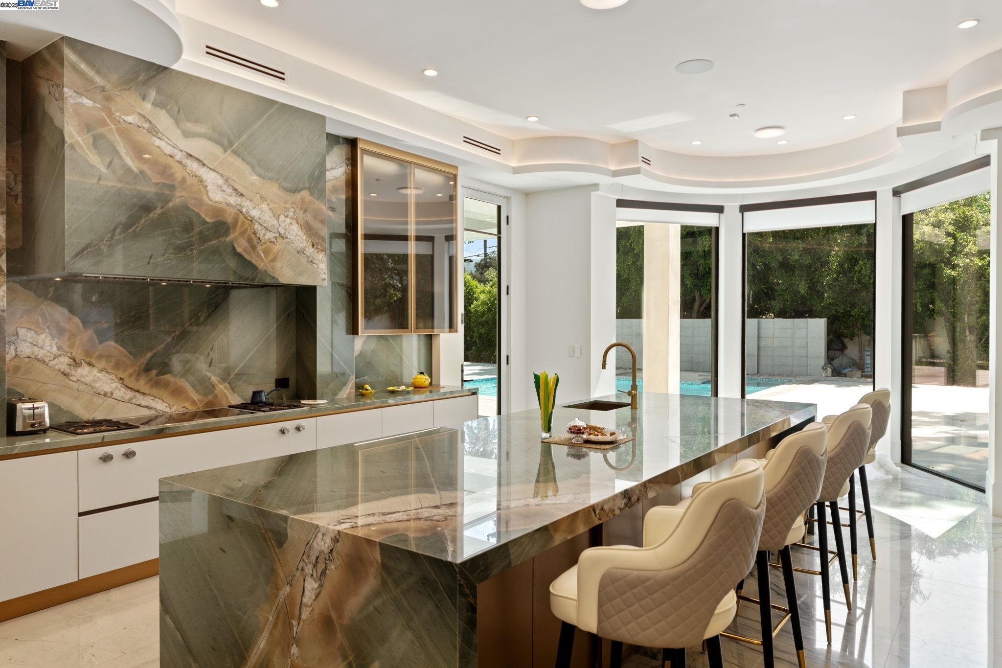 Detail Gallery Image 25 of 60 For 701 N Camden Dr, Beverly Hills,  CA 90210 - 6 Beds | 6/3 Baths