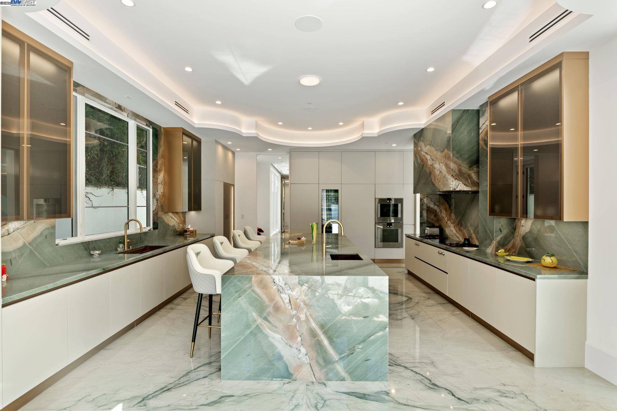 Detail Gallery Image 26 of 60 For 701 N Camden Dr, Beverly Hills,  CA 90210 - 6 Beds | 6/3 Baths