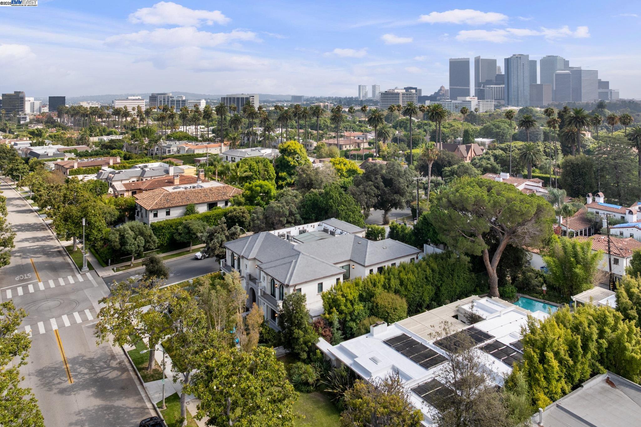 Detail Gallery Image 4 of 8 For 701 N Camden Dr, Beverly Hills,  CA 90210 - 6 Beds | 6/3 Baths