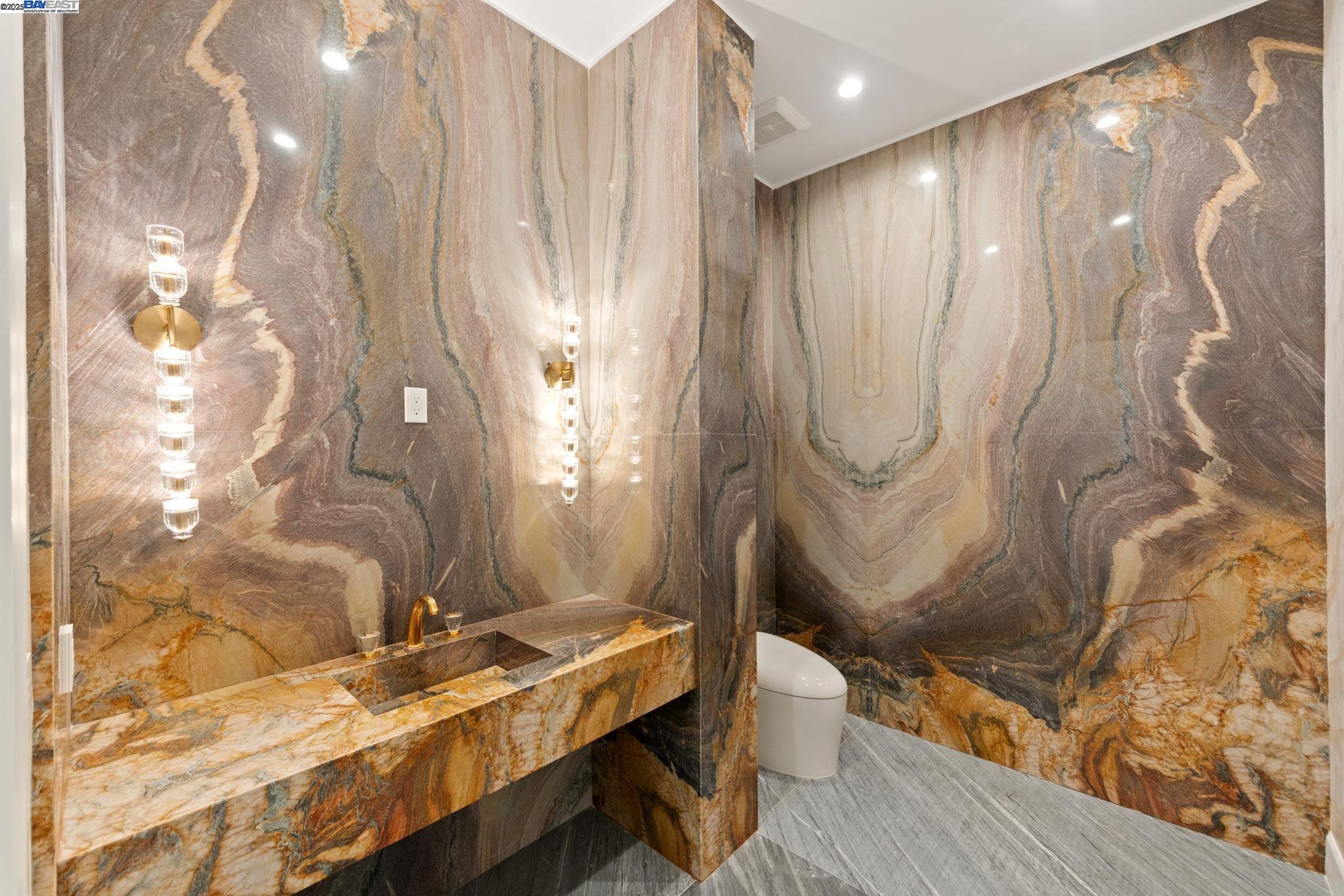 Detail Gallery Image 35 of 60 For 701 N Camden Dr, Beverly Hills,  CA 90210 - 6 Beds | 6/3 Baths