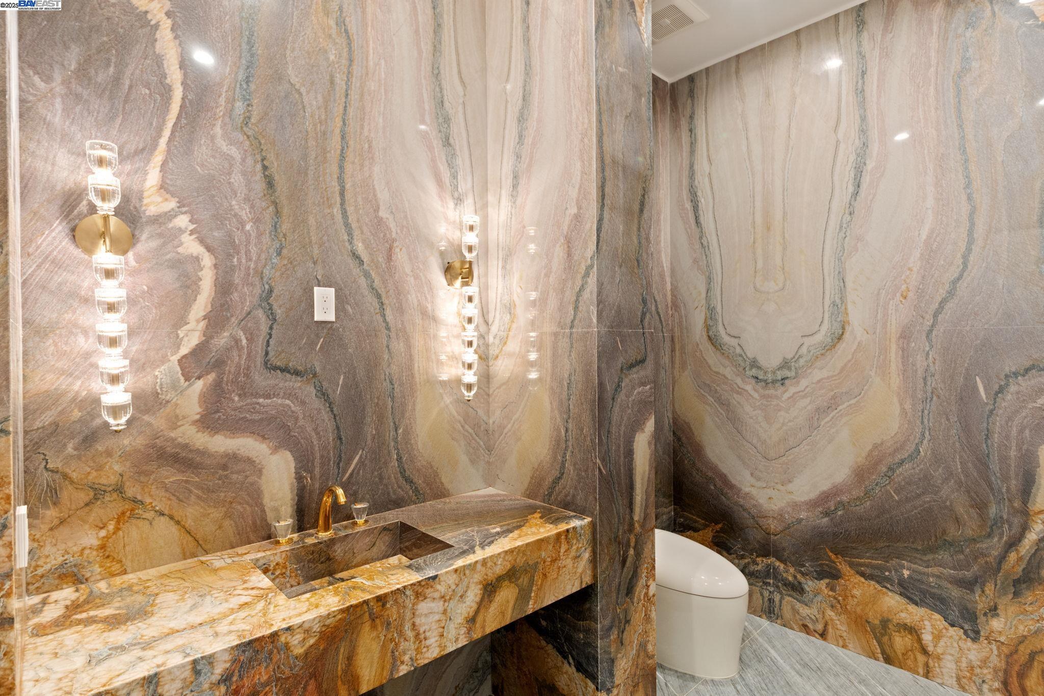 Detail Gallery Image 36 of 60 For 701 N Camden Dr, Beverly Hills,  CA 90210 - 6 Beds | 6/3 Baths