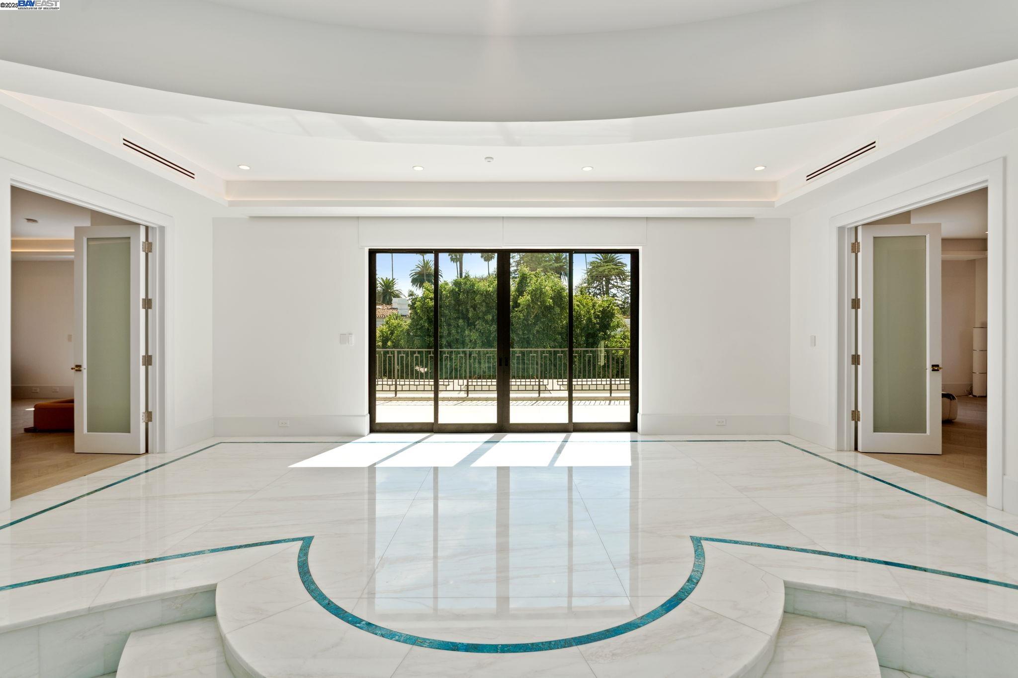 Detail Gallery Image 38 of 60 For 701 N Camden Dr, Beverly Hills,  CA 90210 - 6 Beds | 6/3 Baths