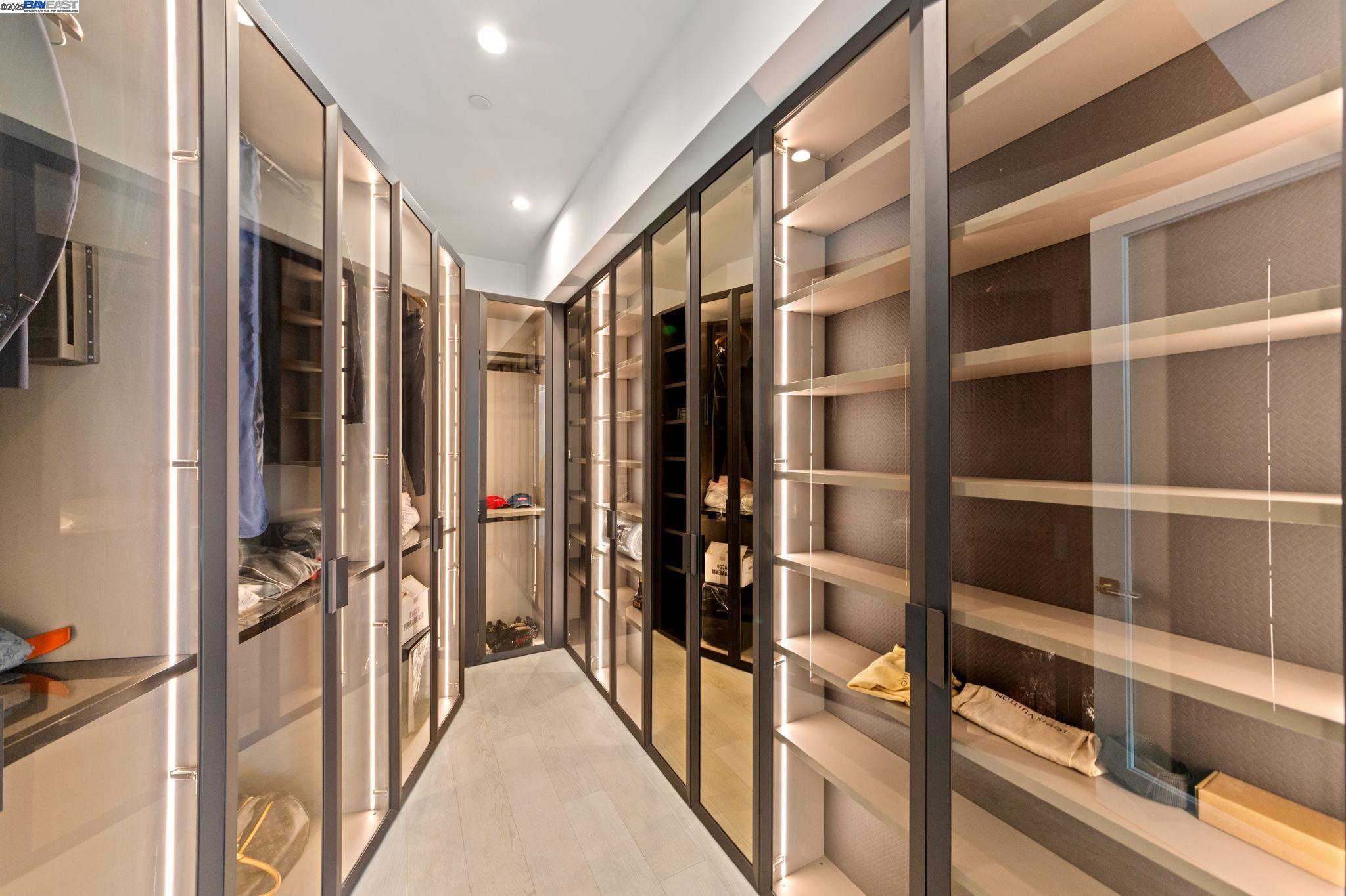 Detail Gallery Image 41 of 60 For 701 N Camden Dr, Beverly Hills,  CA 90210 - 6 Beds | 6/3 Baths