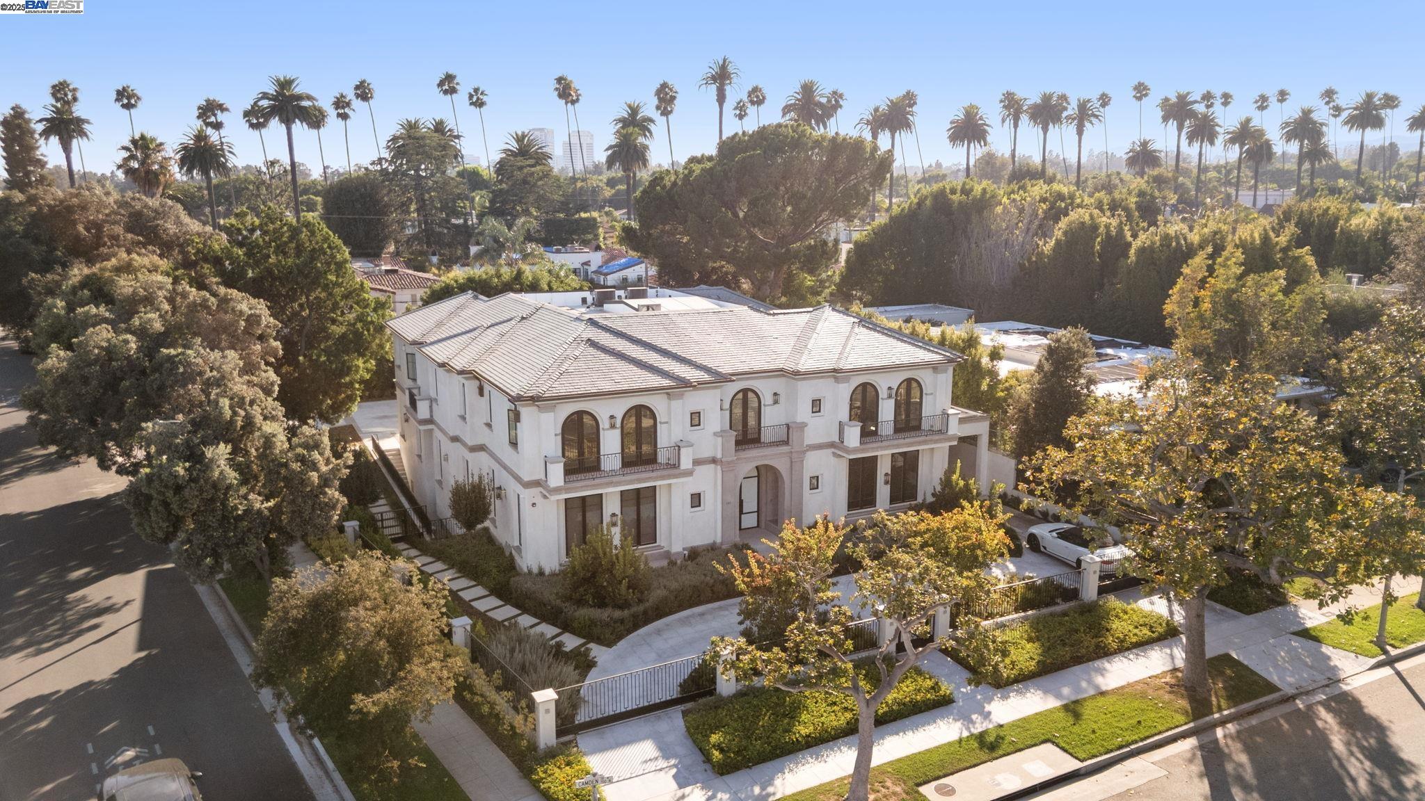 Detail Gallery Image 55 of 60 For 701 N Camden Dr, Beverly Hills,  CA 90210 - 6 Beds | 6/3 Baths