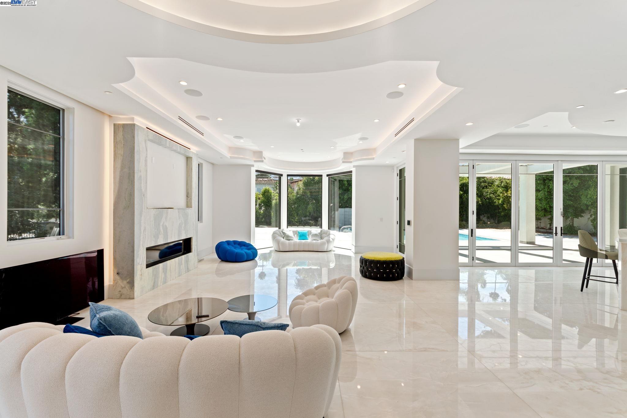 Detail Gallery Image 9 of 60 For 701 N Camden Dr, Beverly Hills,  CA 90210 - 6 Beds | 6/3 Baths