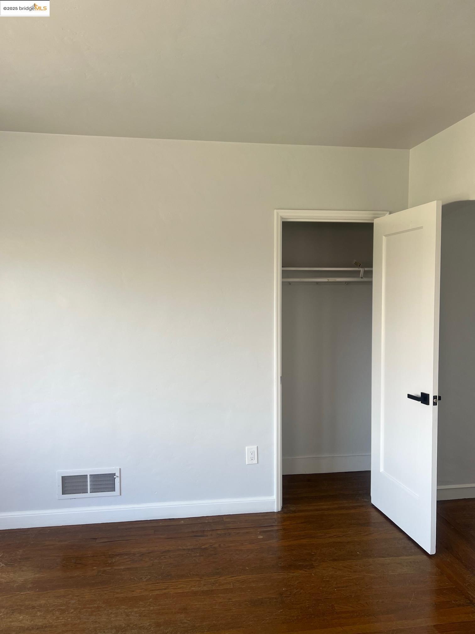 Detail Gallery Image 18 of 22 For 863 40th St., Oakland,  CA 94608 - – Beds | – Baths