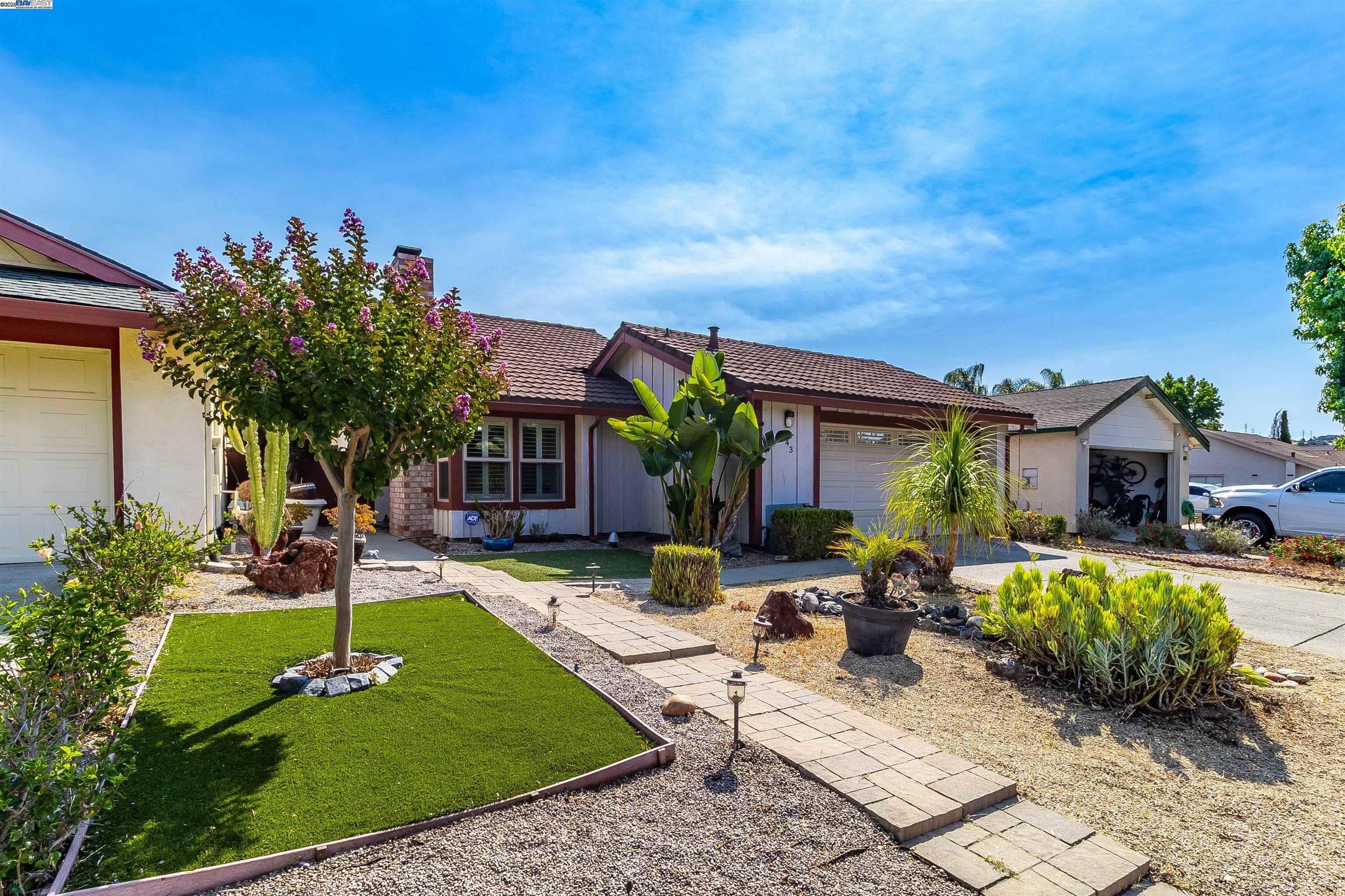 Detail Gallery Image 1 of 45 For 943 Coral Ridge Cir, Rodeo,  CA 94572 - 3 Beds | 2 Baths