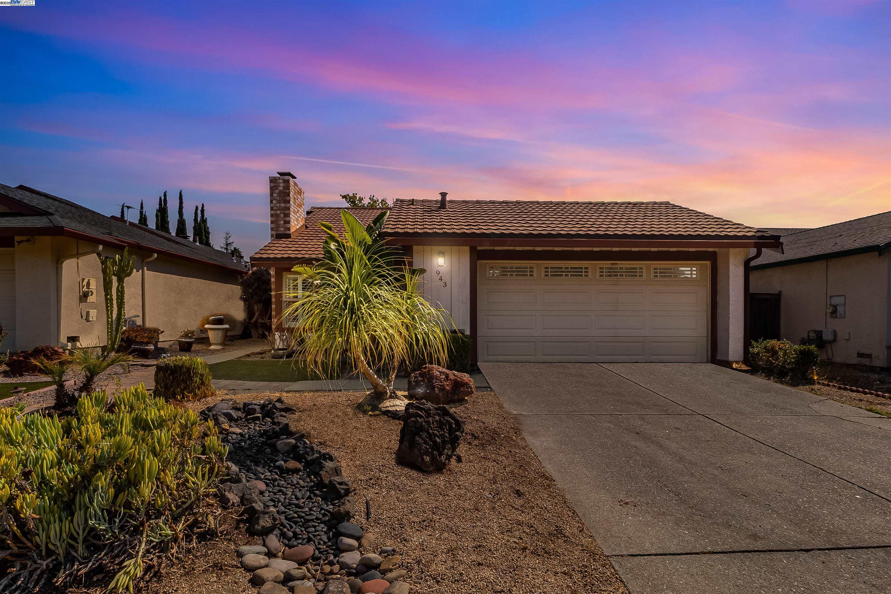 Detail Gallery Image 2 of 45 For 943 Coral Ridge Cir, Rodeo,  CA 94572 - 3 Beds | 2 Baths