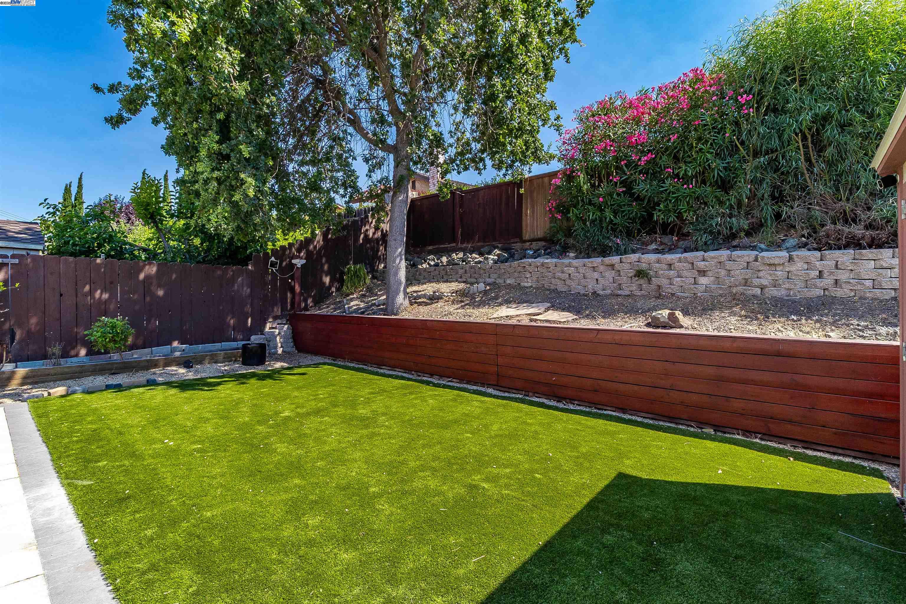 Detail Gallery Image 13 of 45 For 943 Coral Ridge Cir, Rodeo,  CA 94572 - 3 Beds | 2 Baths
