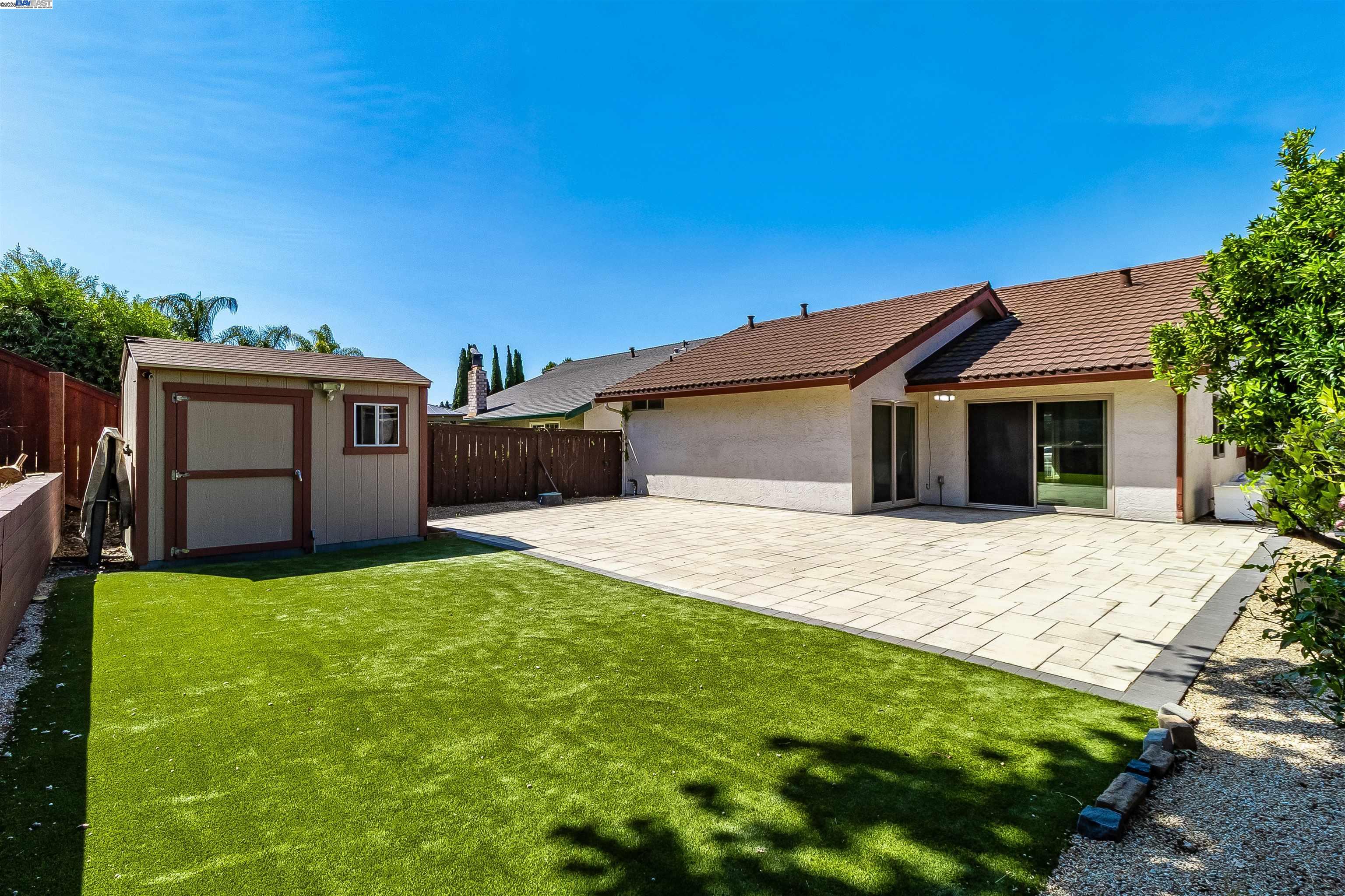 Detail Gallery Image 16 of 45 For 943 Coral Ridge Cir, Rodeo,  CA 94572 - 3 Beds | 2 Baths