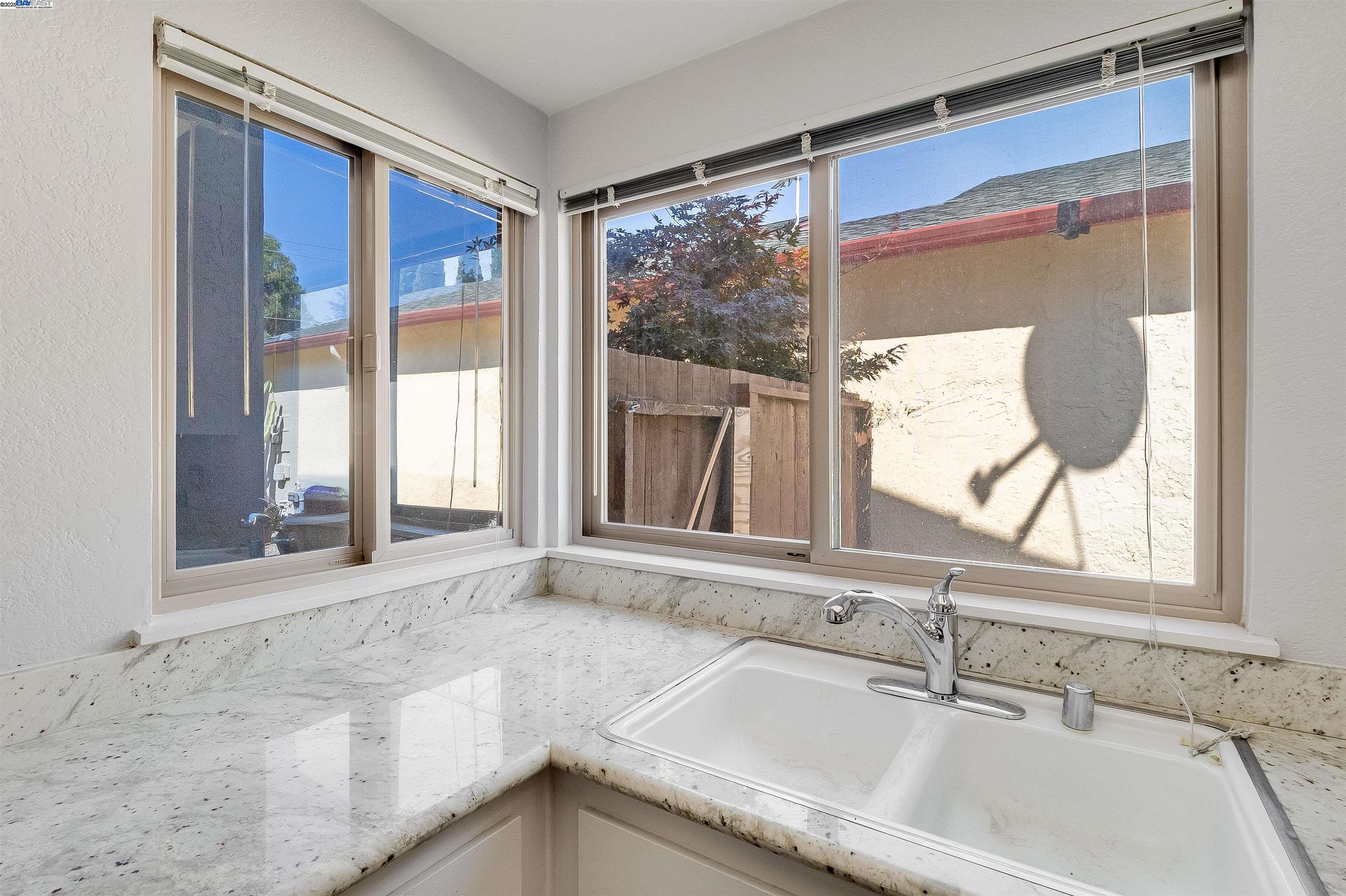 Detail Gallery Image 25 of 45 For 943 Coral Ridge Cir, Rodeo,  CA 94572 - 3 Beds | 2 Baths