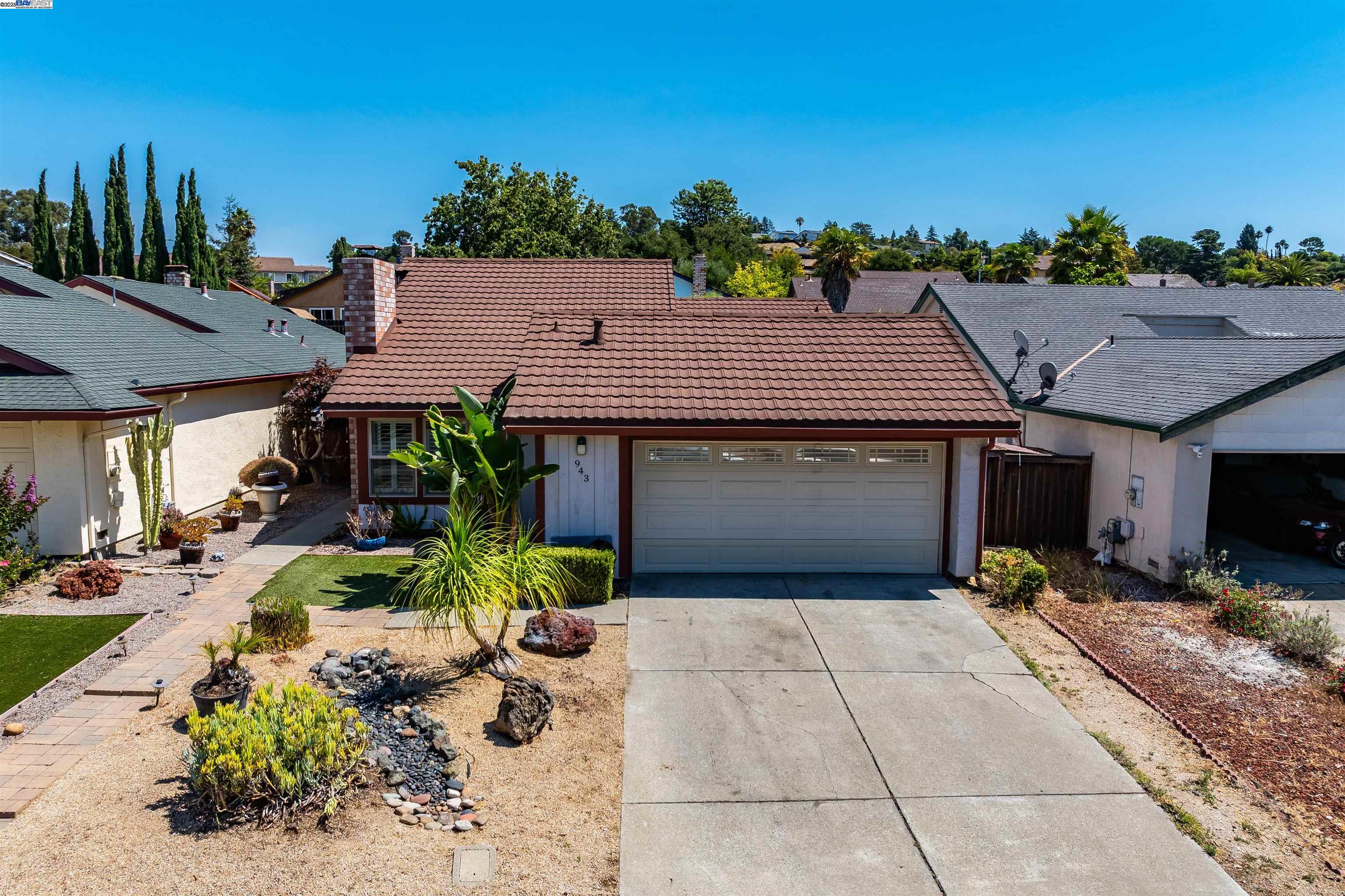 Detail Gallery Image 5 of 45 For 943 Coral Ridge Cir, Rodeo,  CA 94572 - 3 Beds | 2 Baths
