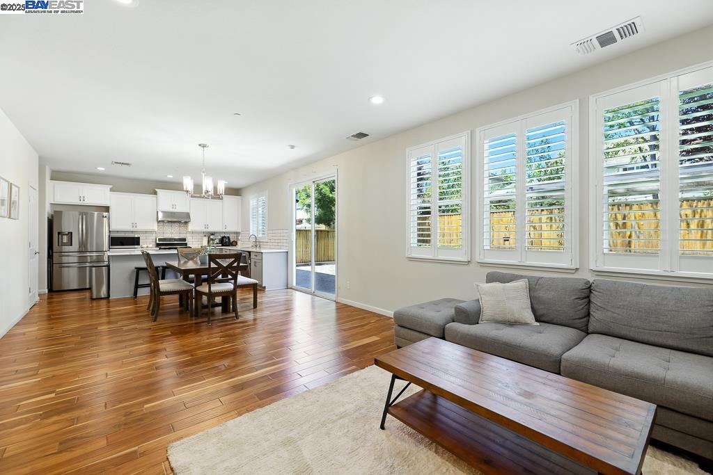 Detail Gallery Image 6 of 60 For 345 Ronan Ave, Gilroy,  CA 95020 - 5 Beds | 3 Baths