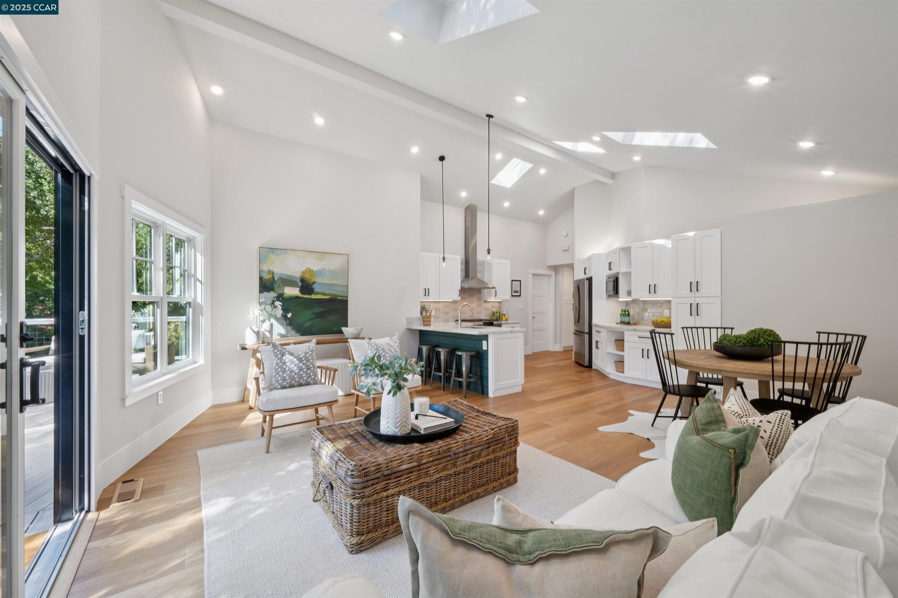 Detail Gallery Image 5 of 27 For 973 4th St, Lafayette,  CA 94549 - 3 Beds | 2 Baths