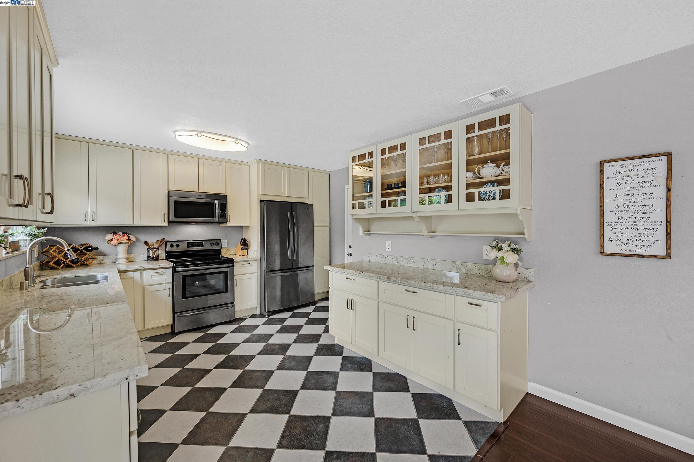 Detail Gallery Image 11 of 32 For 7845 Ironwood Dr, Dublin,  CA 94568 - 4 Beds | 2 Baths