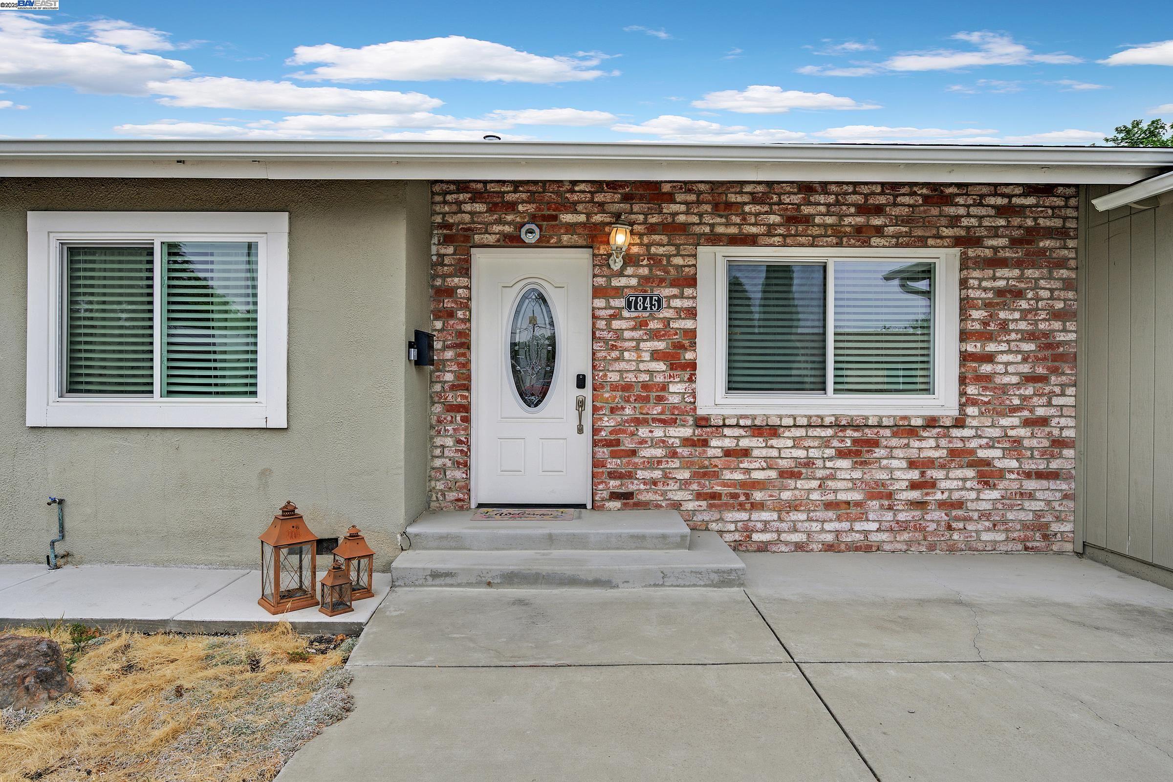 Detail Gallery Image 3 of 32 For 7845 Ironwood Dr, Dublin,  CA 94568 - 4 Beds | 2 Baths