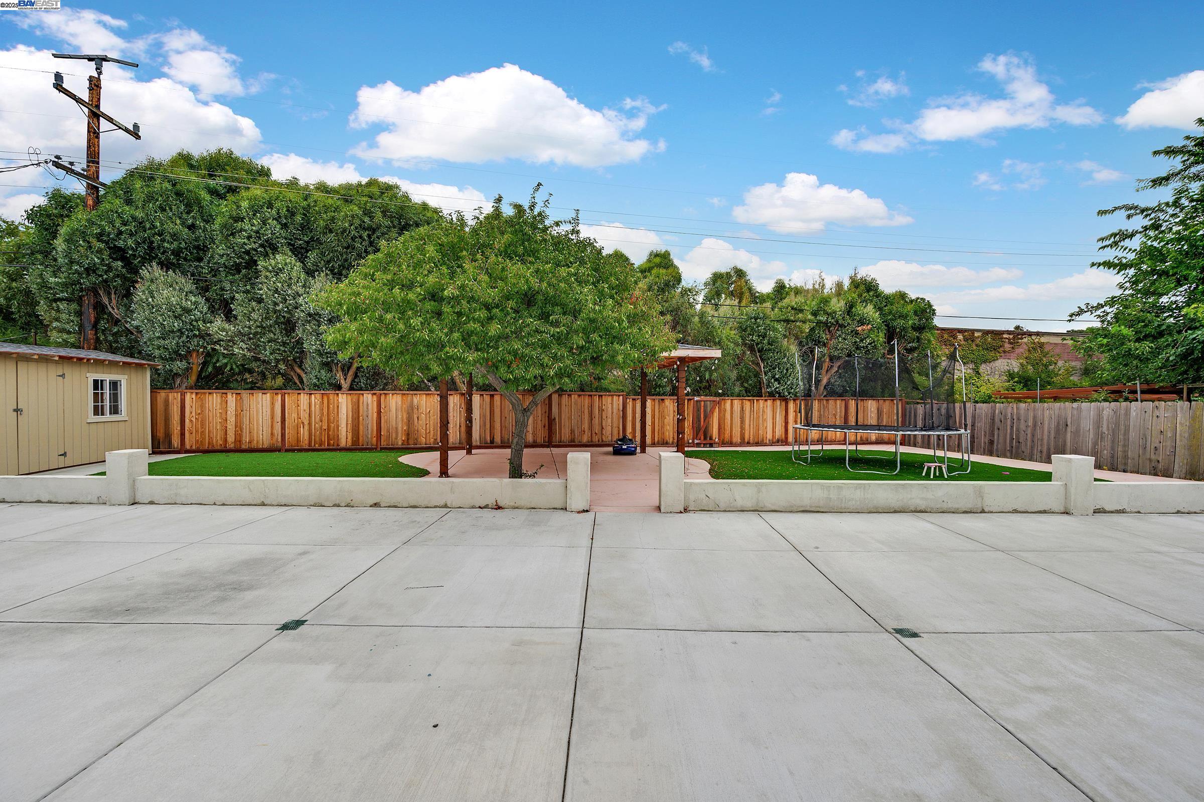 Detail Gallery Image 24 of 32 For 7845 Ironwood Dr, Dublin,  CA 94568 - 4 Beds | 2 Baths