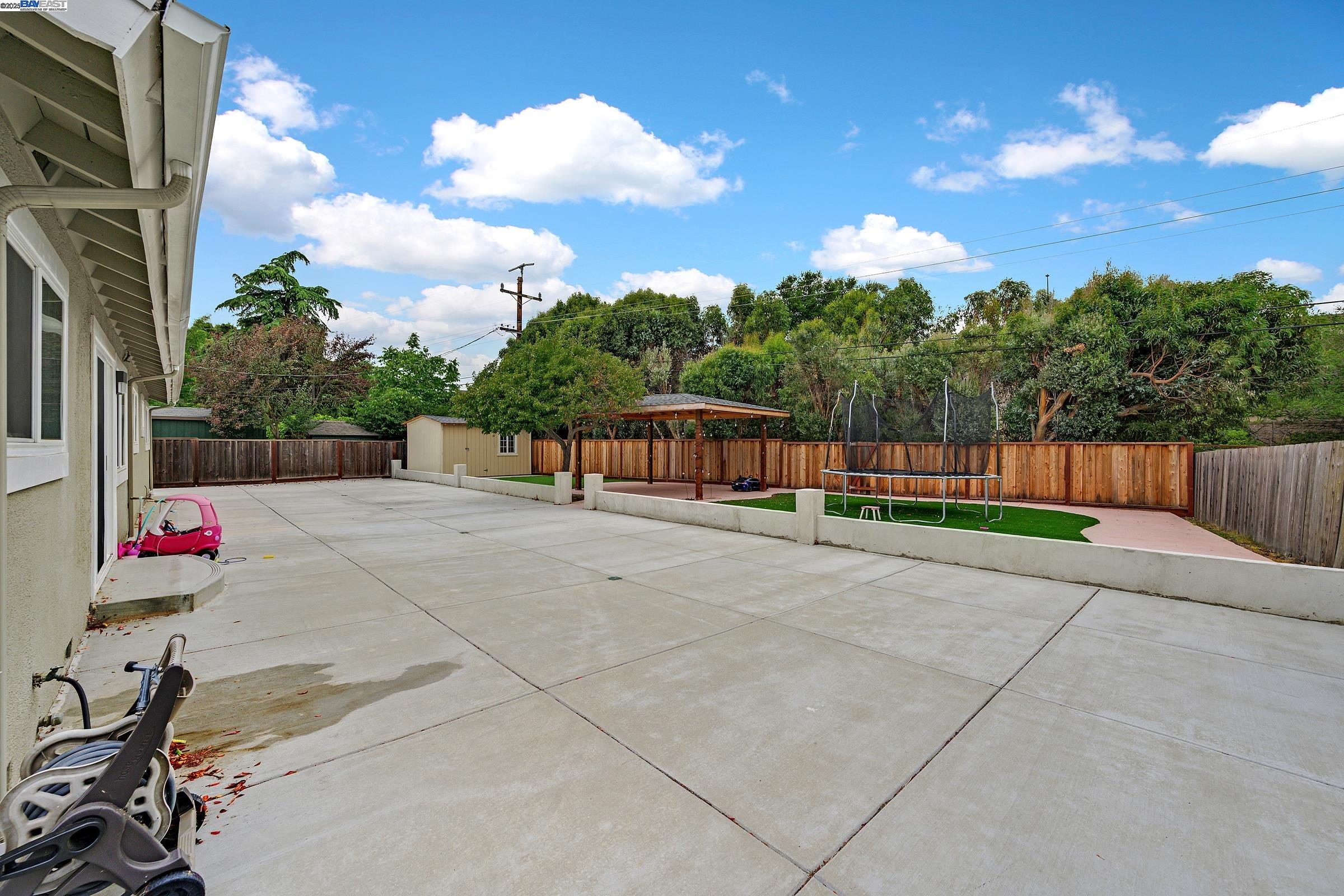 Detail Gallery Image 25 of 32 For 7845 Ironwood Dr, Dublin,  CA 94568 - 4 Beds | 2 Baths