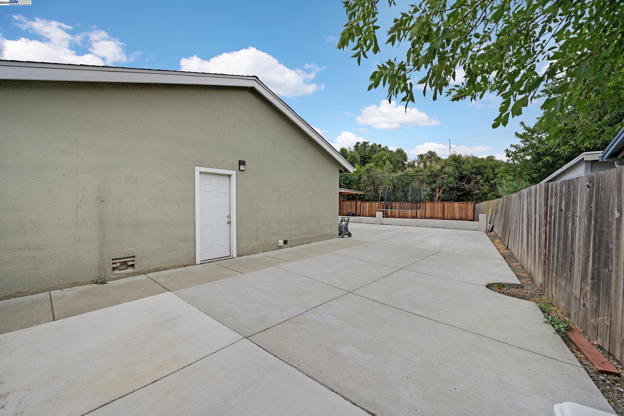 Detail Gallery Image 30 of 32 For 7845 Ironwood Dr, Dublin,  CA 94568 - 4 Beds | 2 Baths