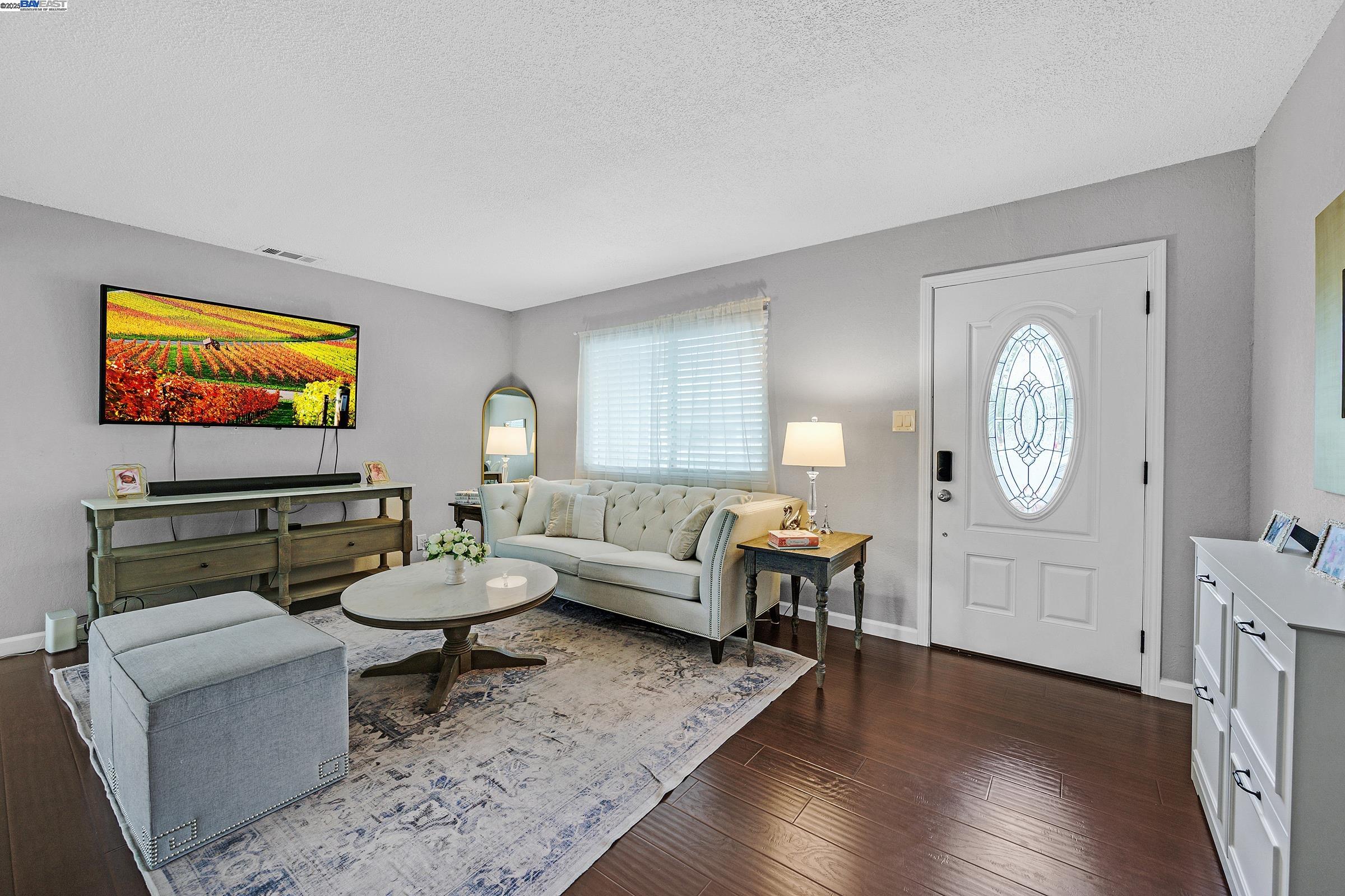 Detail Gallery Image 5 of 32 For 7845 Ironwood Dr, Dublin,  CA 94568 - 4 Beds | 2 Baths