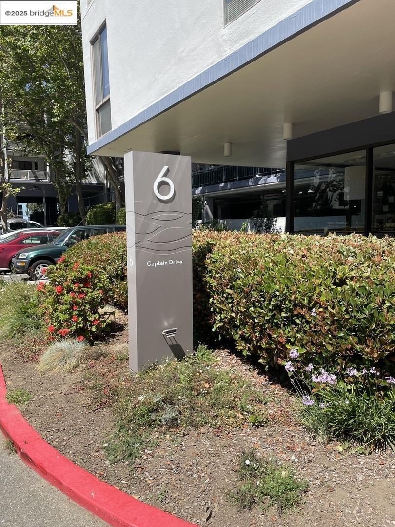 Detail Gallery Image 1 of 18 For Captain Dr #E243,  Emeryville,  CA 94608 - 1 Beds | 1 Baths