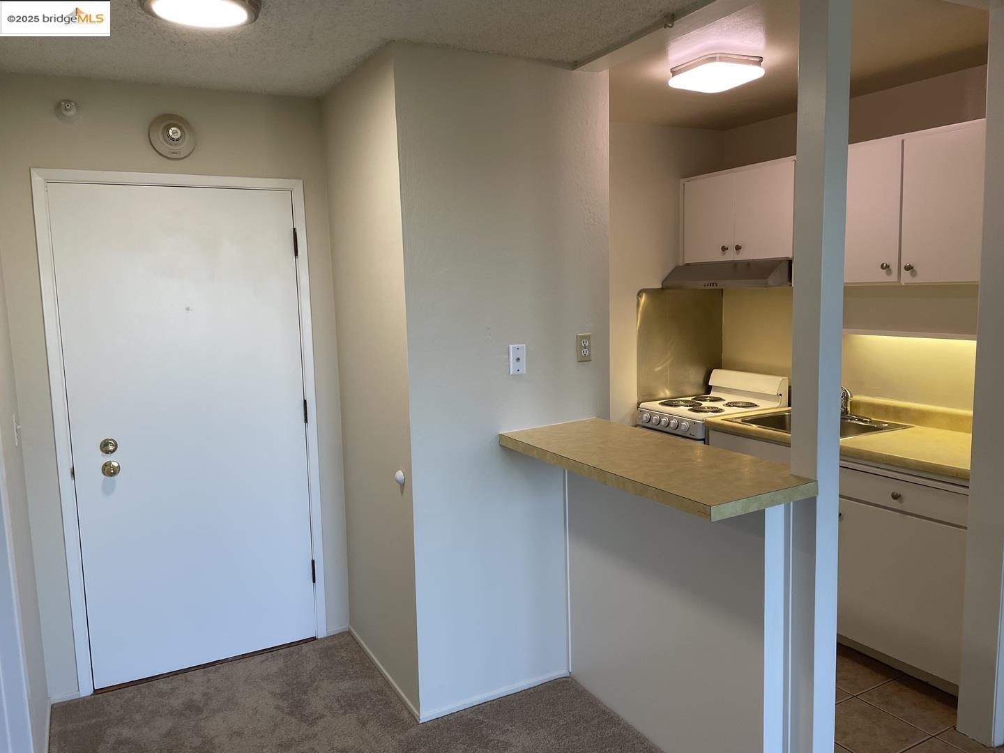 Detail Gallery Image 7 of 18 For Captain Dr #E243,  Emeryville,  CA 94608 - 1 Beds | 1 Baths