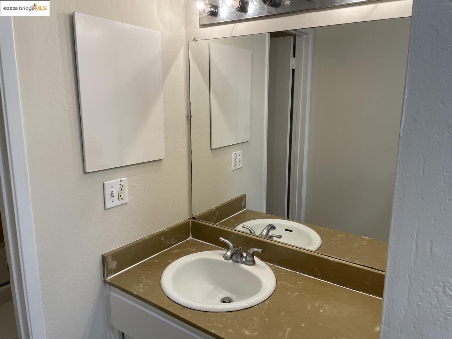 Detail Gallery Image 9 of 18 For Captain Dr #E243,  Emeryville,  CA 94608 - 1 Beds | 1 Baths