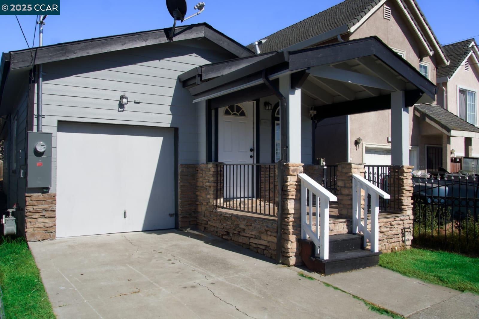 Detail Gallery Image 1 of 24 For 1314 Battery St, Richmond,  CA 94801 - 3 Beds | 2 Baths