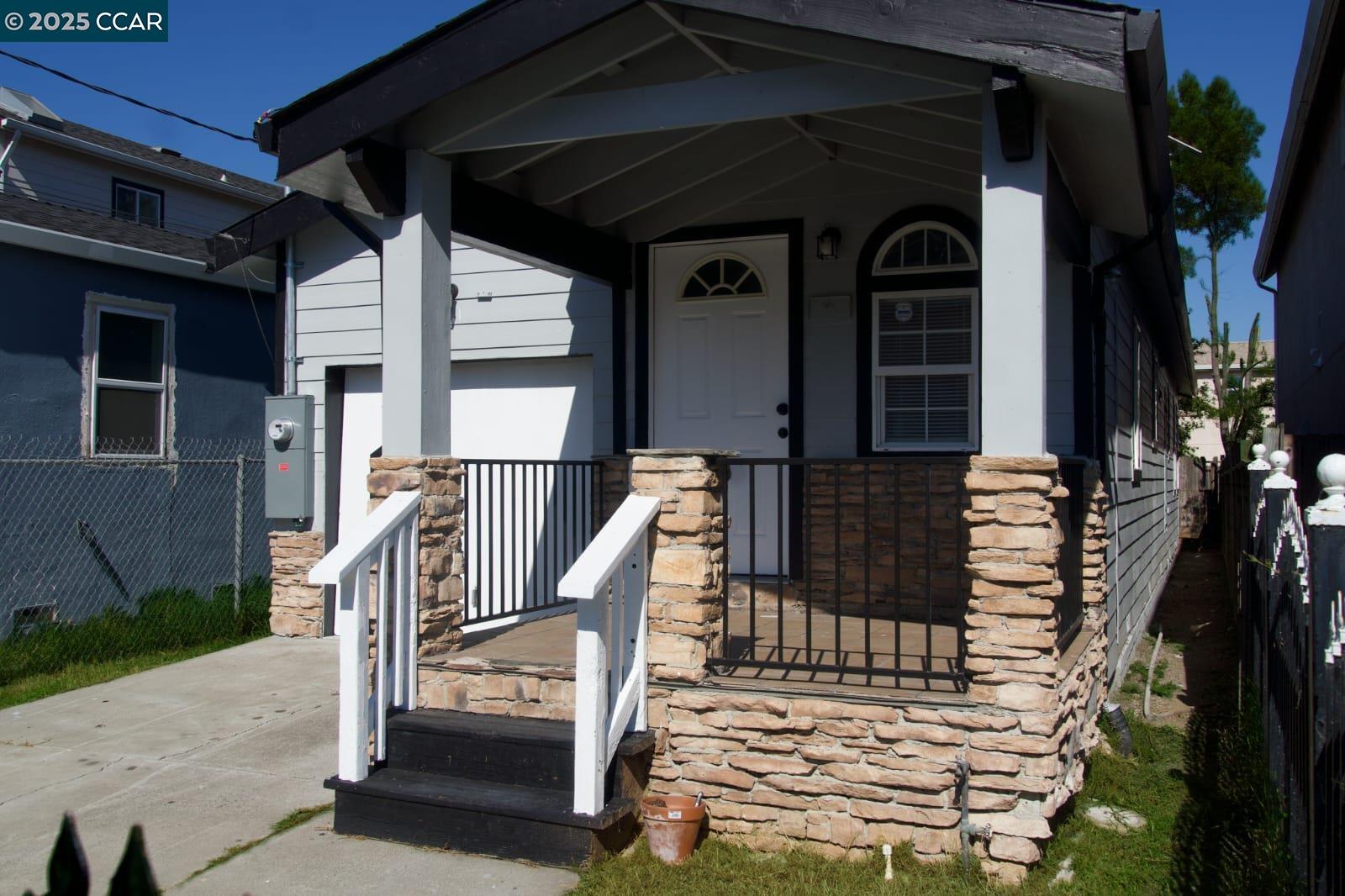 Detail Gallery Image 2 of 24 For 1314 Battery St, Richmond,  CA 94801 - 3 Beds | 2 Baths