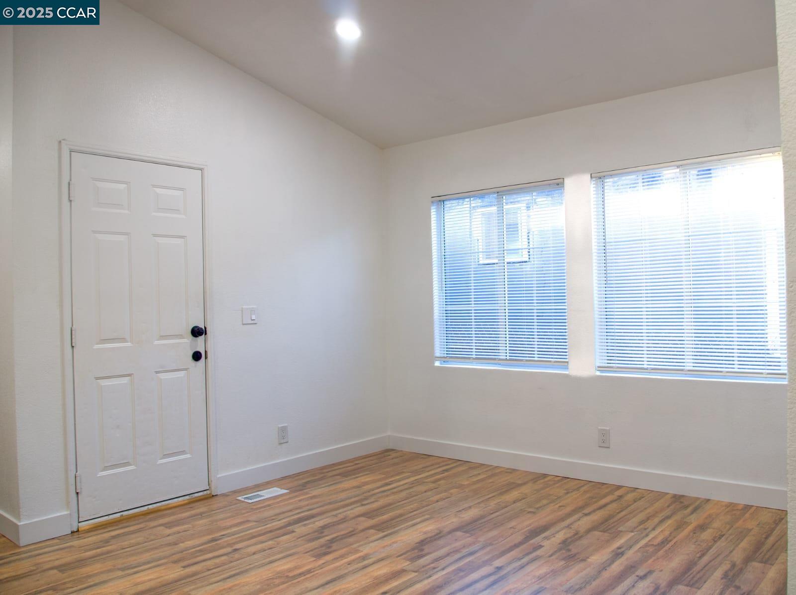 Detail Gallery Image 12 of 24 For 1314 Battery St, Richmond,  CA 94801 - 3 Beds | 2 Baths
