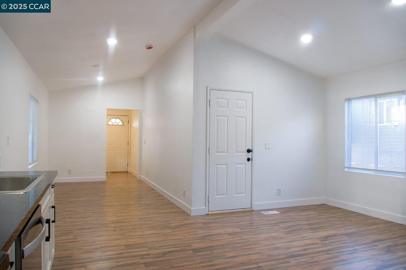 Detail Gallery Image 3 of 24 For 1314 Battery St, Richmond,  CA 94801 - 3 Beds | 2 Baths
