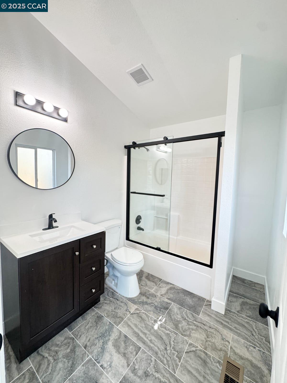 Detail Gallery Image 6 of 24 For 1314 Battery St, Richmond,  CA 94801 - 3 Beds | 2 Baths