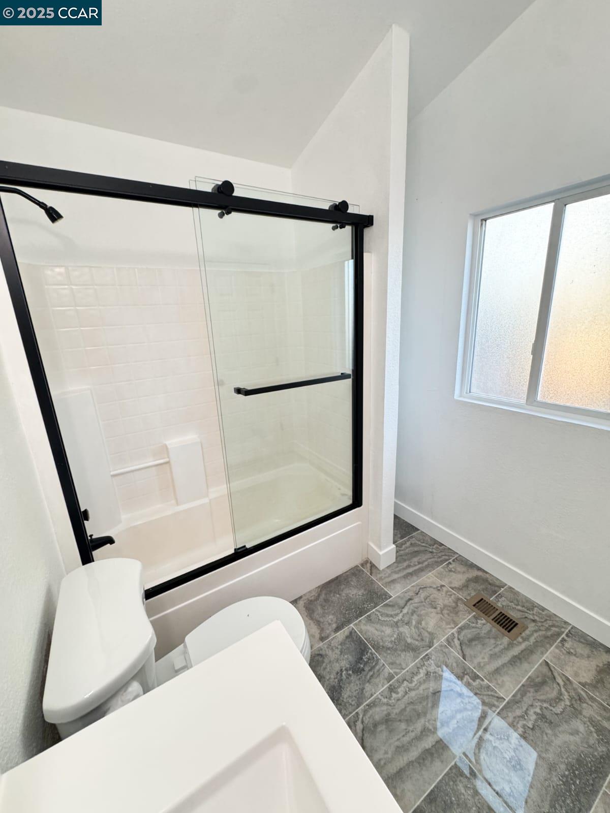 Detail Gallery Image 8 of 24 For 1314 Battery St, Richmond,  CA 94801 - 3 Beds | 2 Baths