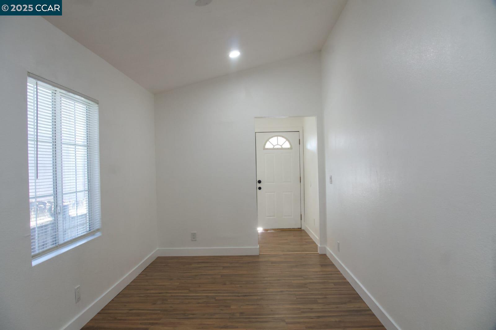 Detail Gallery Image 10 of 24 For 1314 Battery St, Richmond,  CA 94801 - 3 Beds | 2 Baths