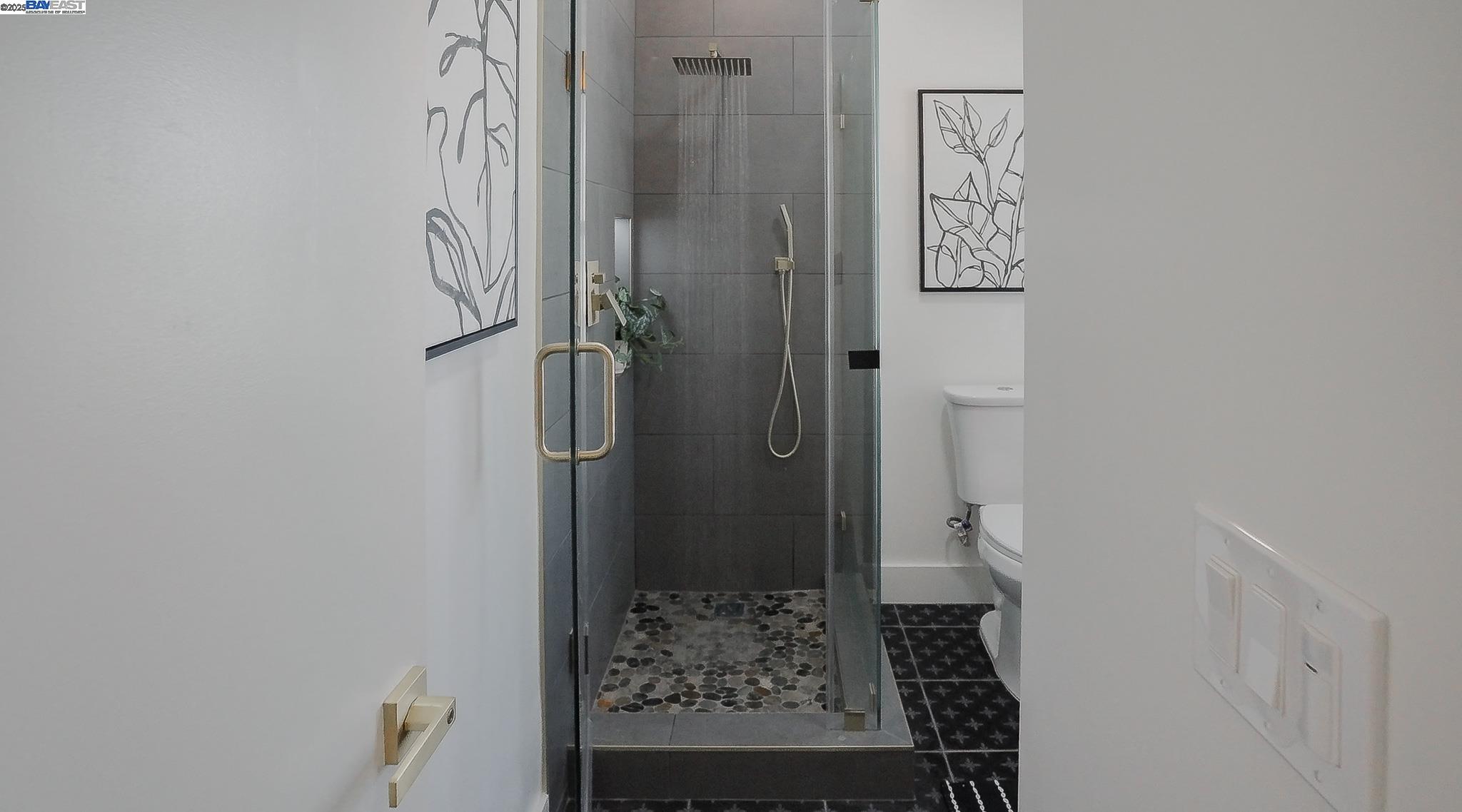 Detail Gallery Image 19 of 24 For 2232 Rosedale Ave, Oakland,  CA 94601 - 3 Beds | 3 Baths