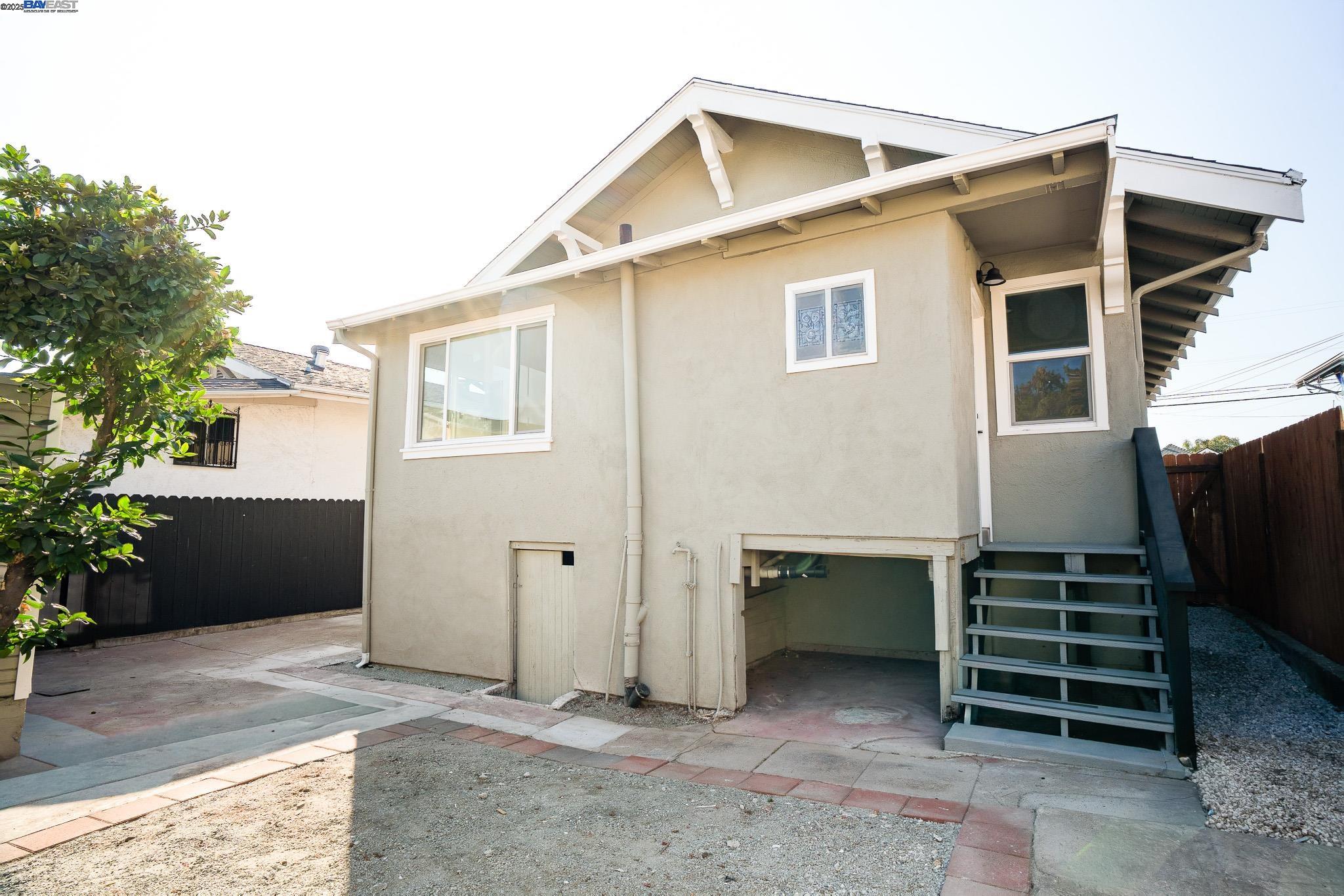 Detail Gallery Image 21 of 24 For 2232 Rosedale Ave, Oakland,  CA 94601 - 3 Beds | 3 Baths